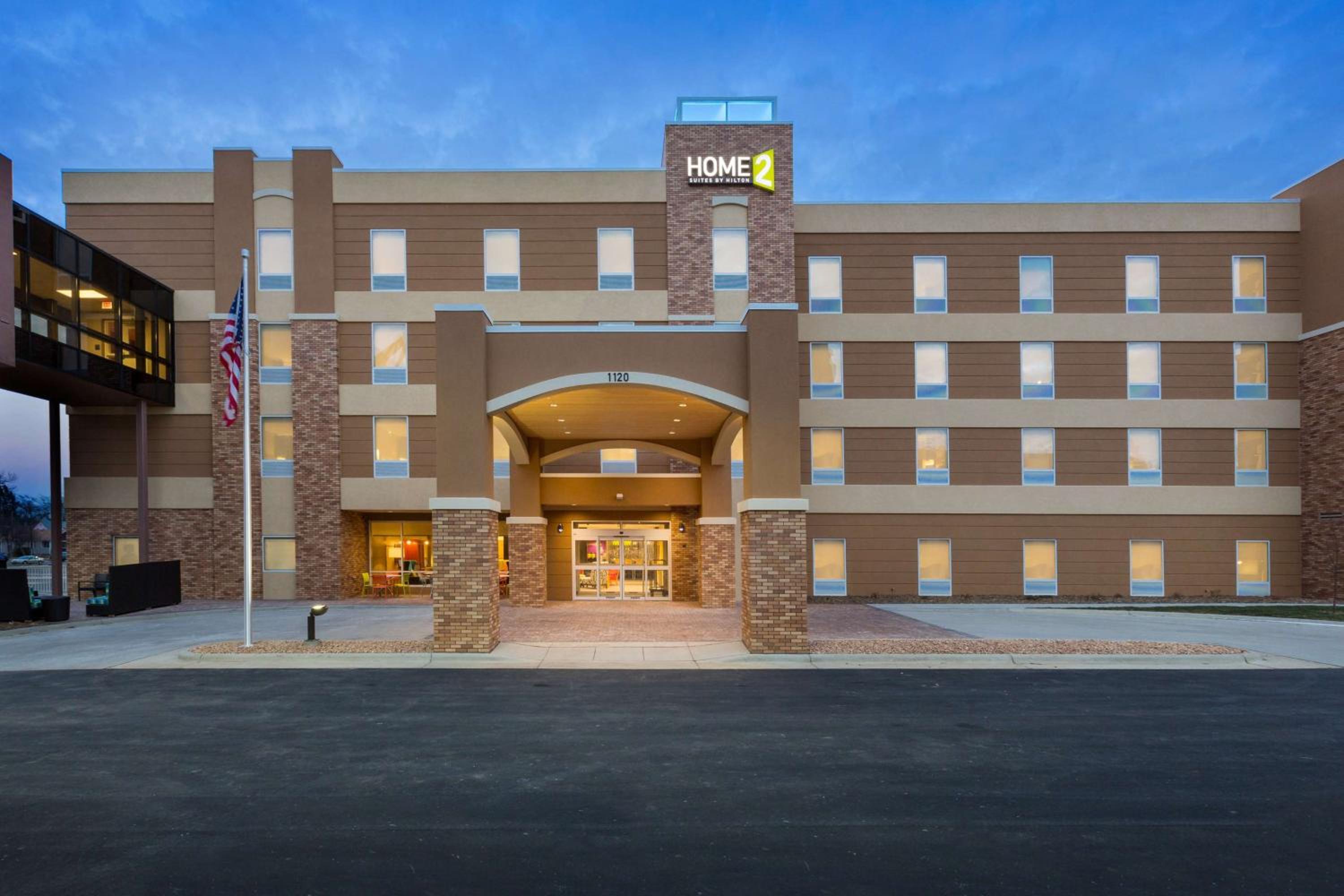 Hotel Home2 Suites by Hilton Sioux Falls Sanford Medical Center - Image 1
