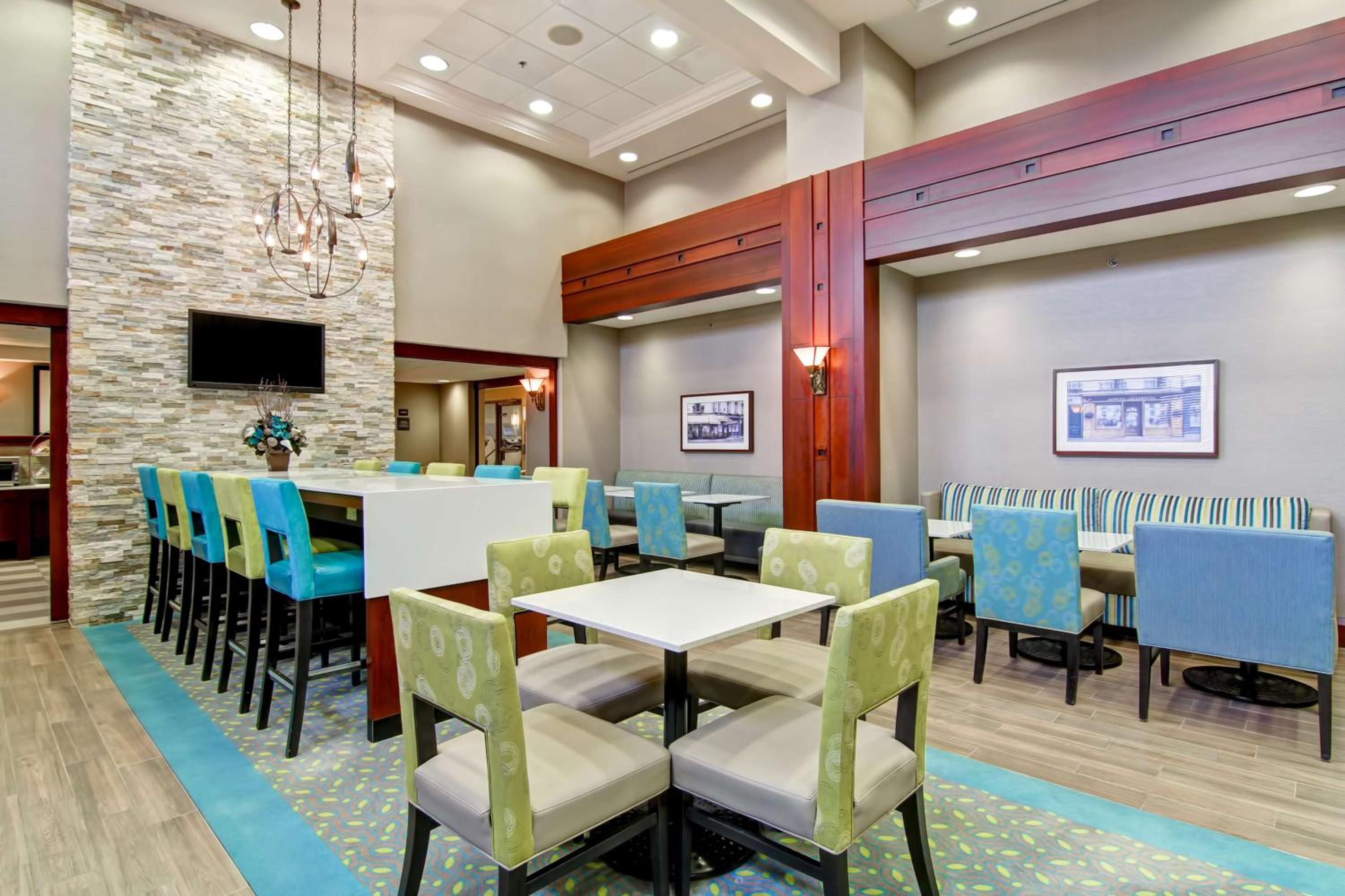 Guelph Vacations - Hampton Inn Suites Guelph - Property Image 2