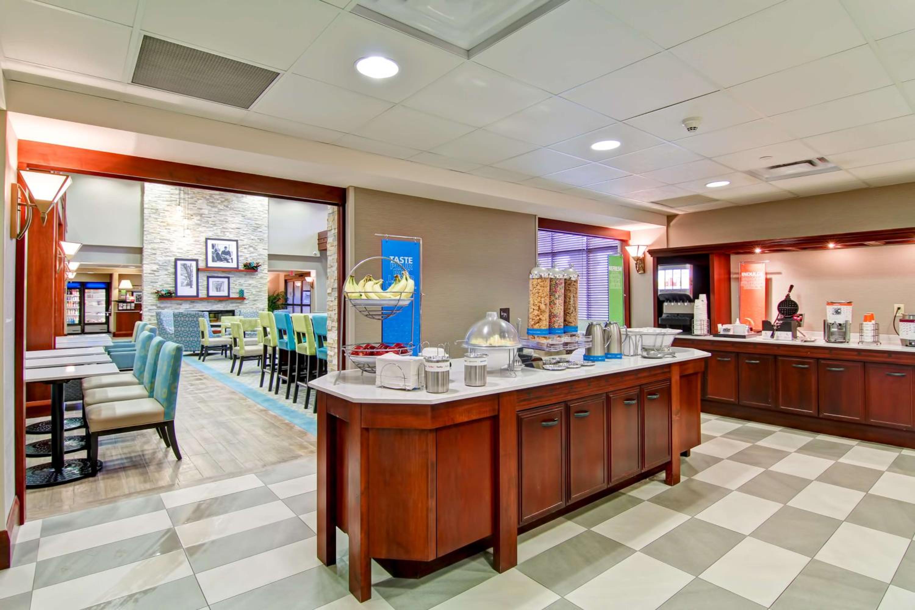 Guelph Vacations - Hampton Inn  Suites Guelph - Property Image 3