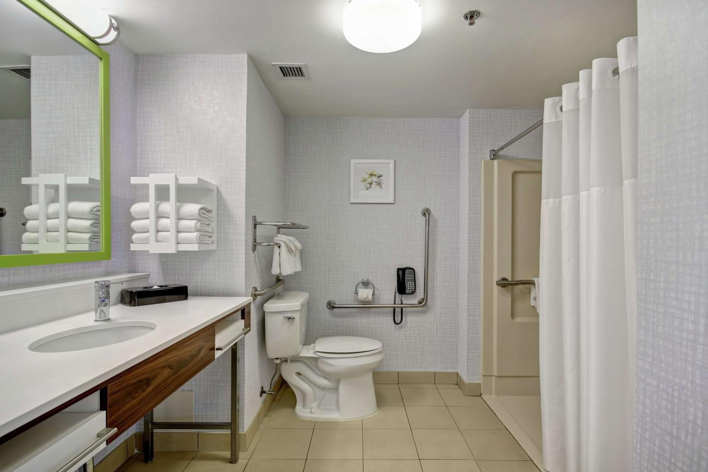 Guelph Vacations - Hampton Inn  Suites Guelph - Property Image 12