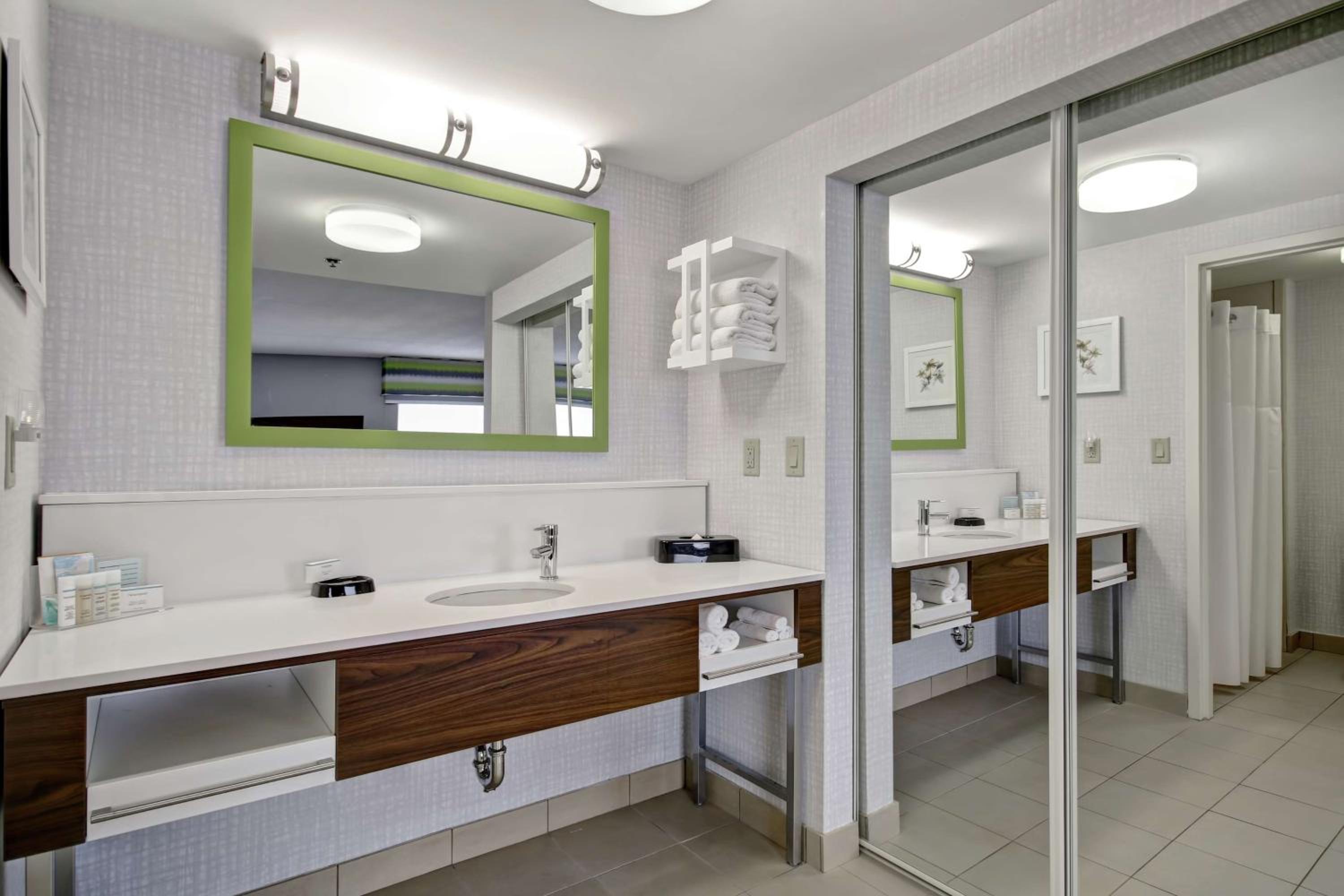 Guelph Vacations - Hampton Inn Suites Guelph - Property Image 17