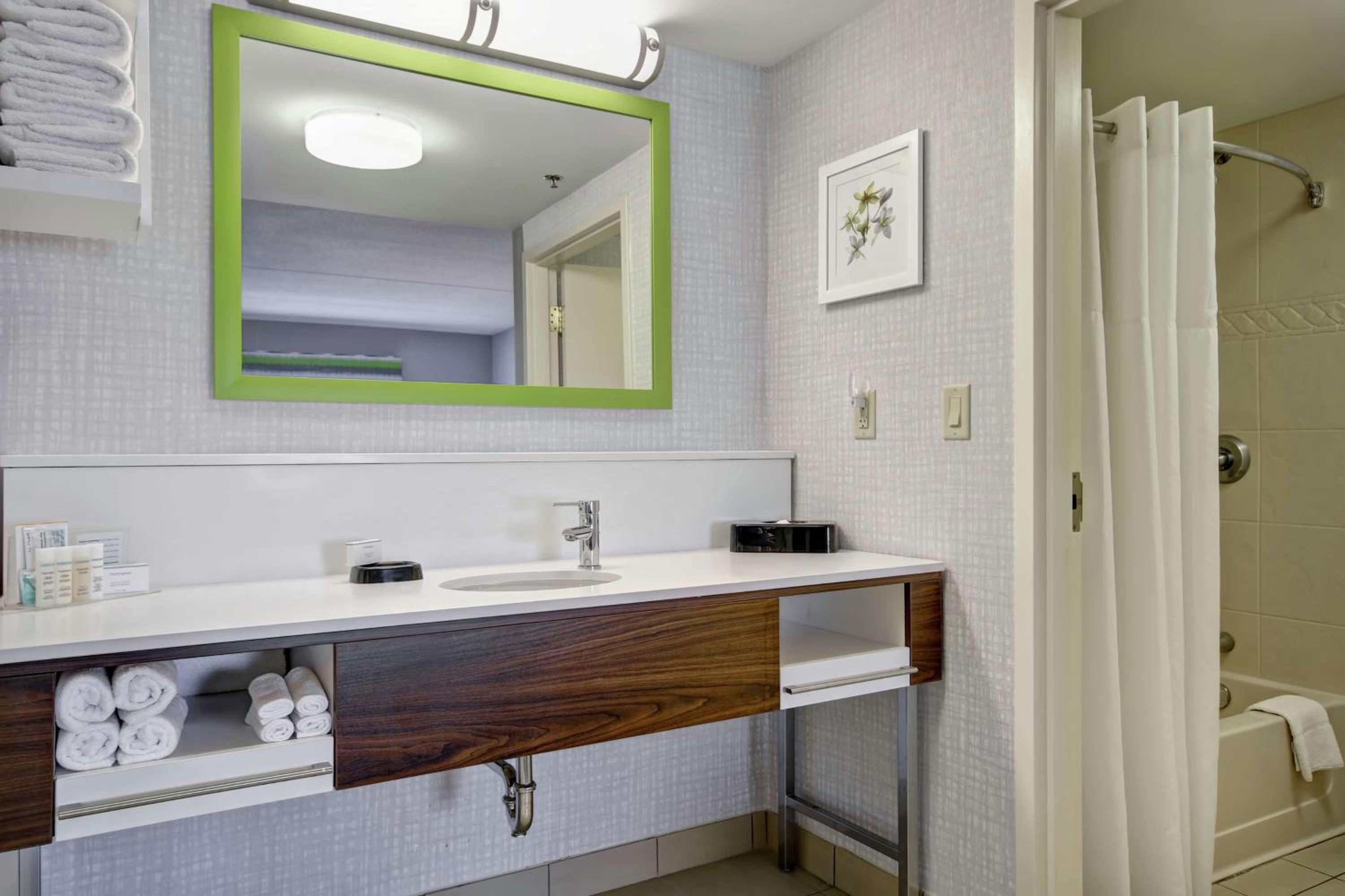 Guelph Vacations - Hampton Inn Suites Guelph - Property Image 21