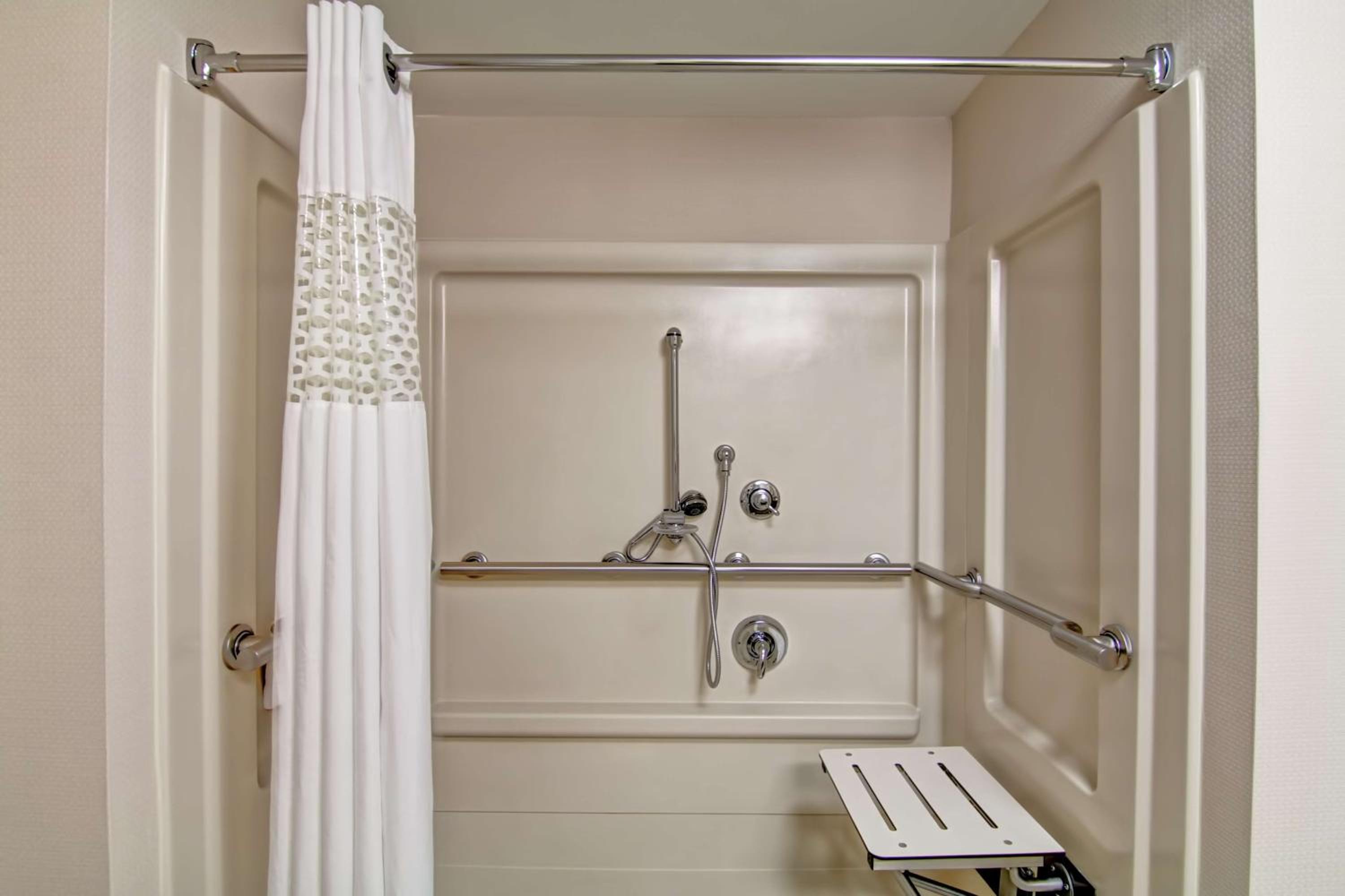 Guelph Vacations - Hampton Inn  Suites Guelph - Property Image 2
