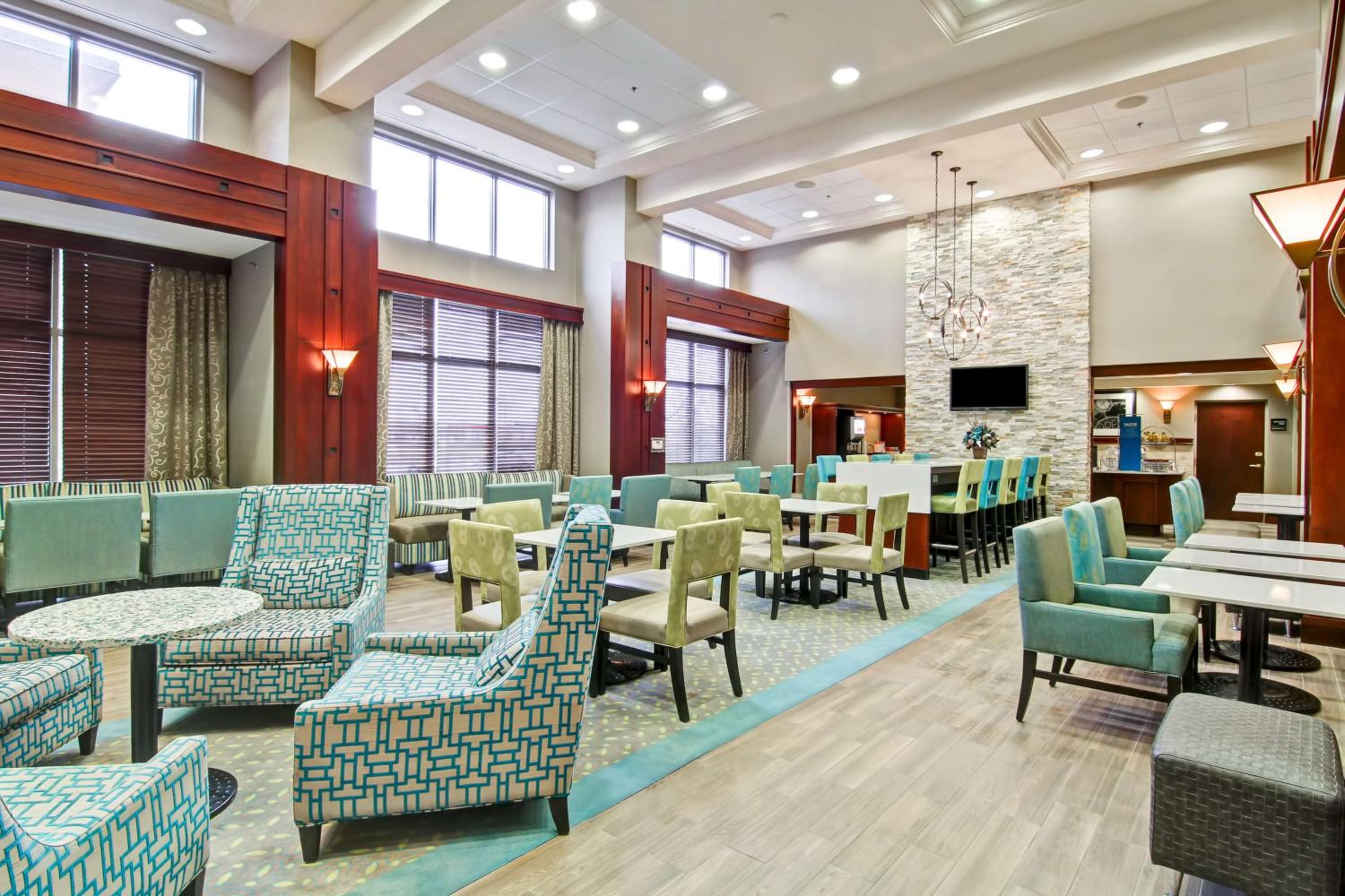 Guelph Vacations - Hampton Inn Suites Guelph - Property Image 39