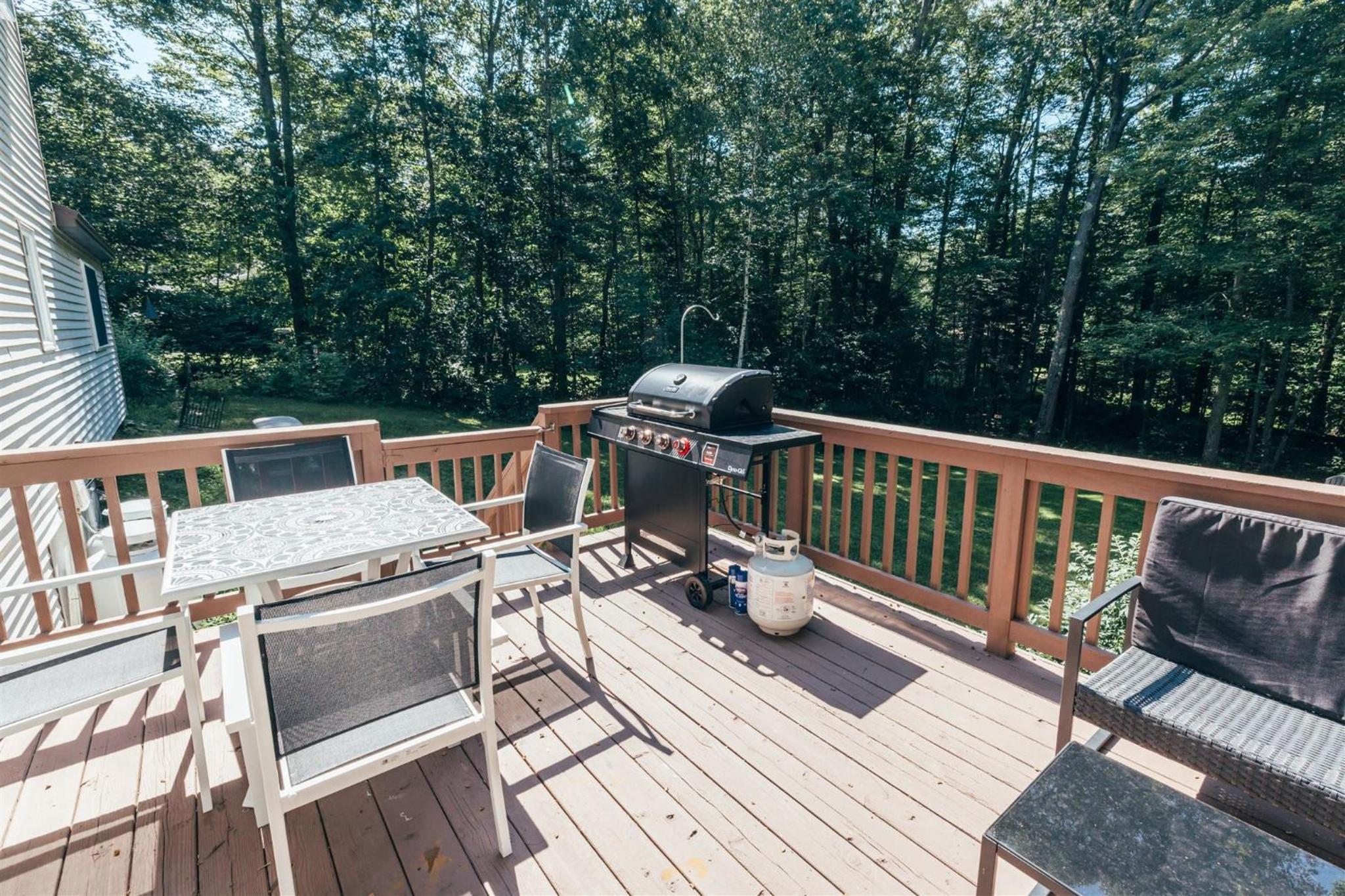 Spacious Country Home Freeport, 5 min to LL Bean! view 3