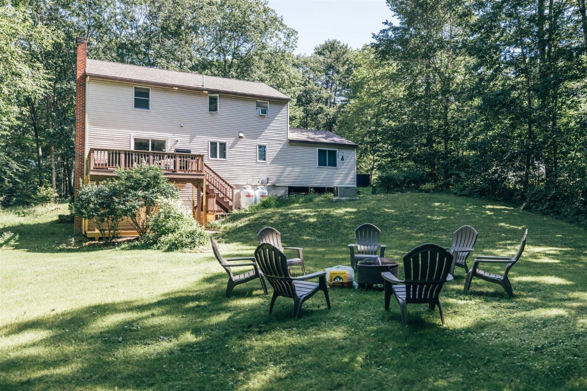 Spacious Country Home Freeport, 5 min to LL Bean! view 2