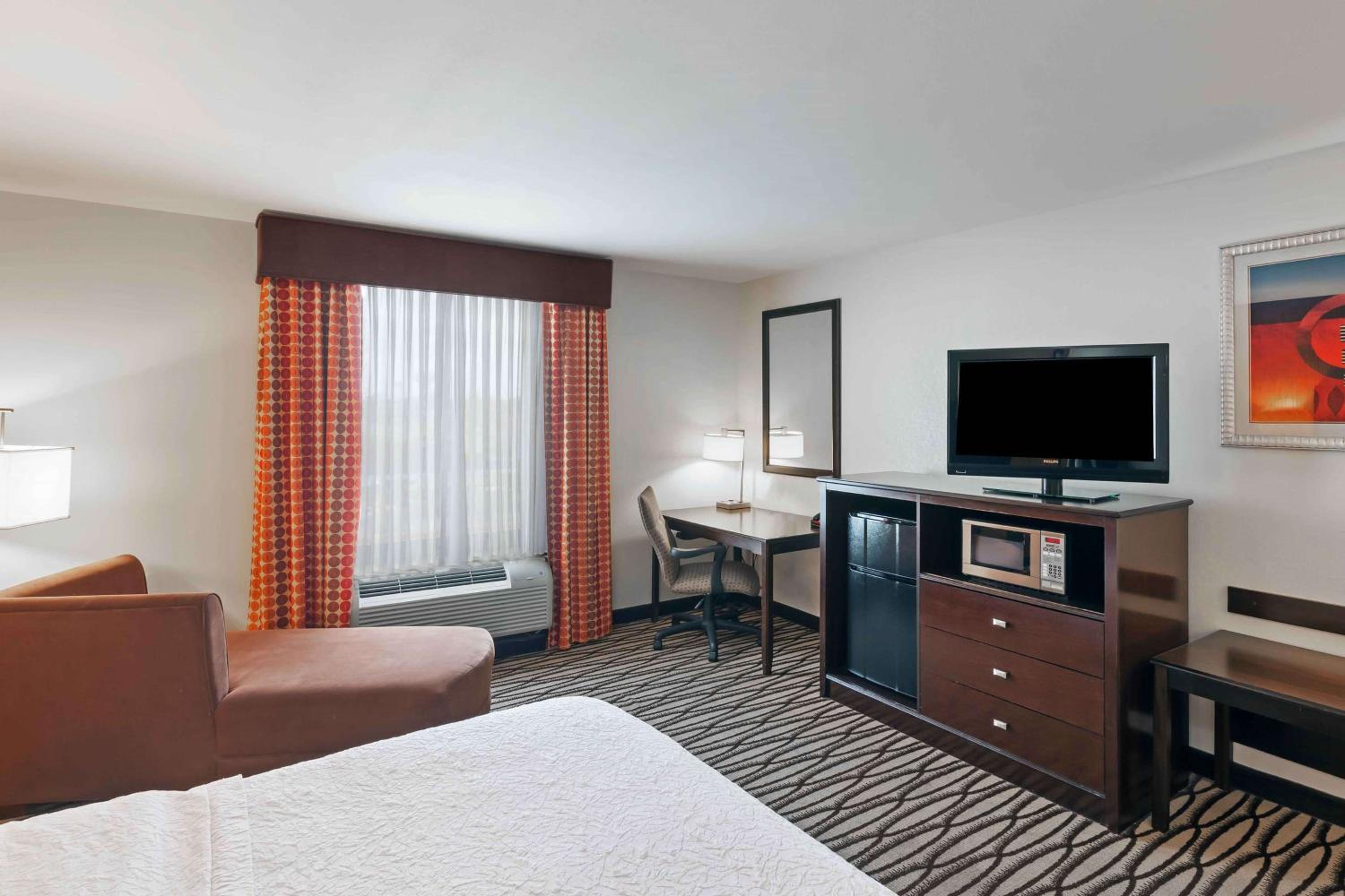 Morgan City Vacations - Hampton Inn  Suites Morgan City - Property Image 7