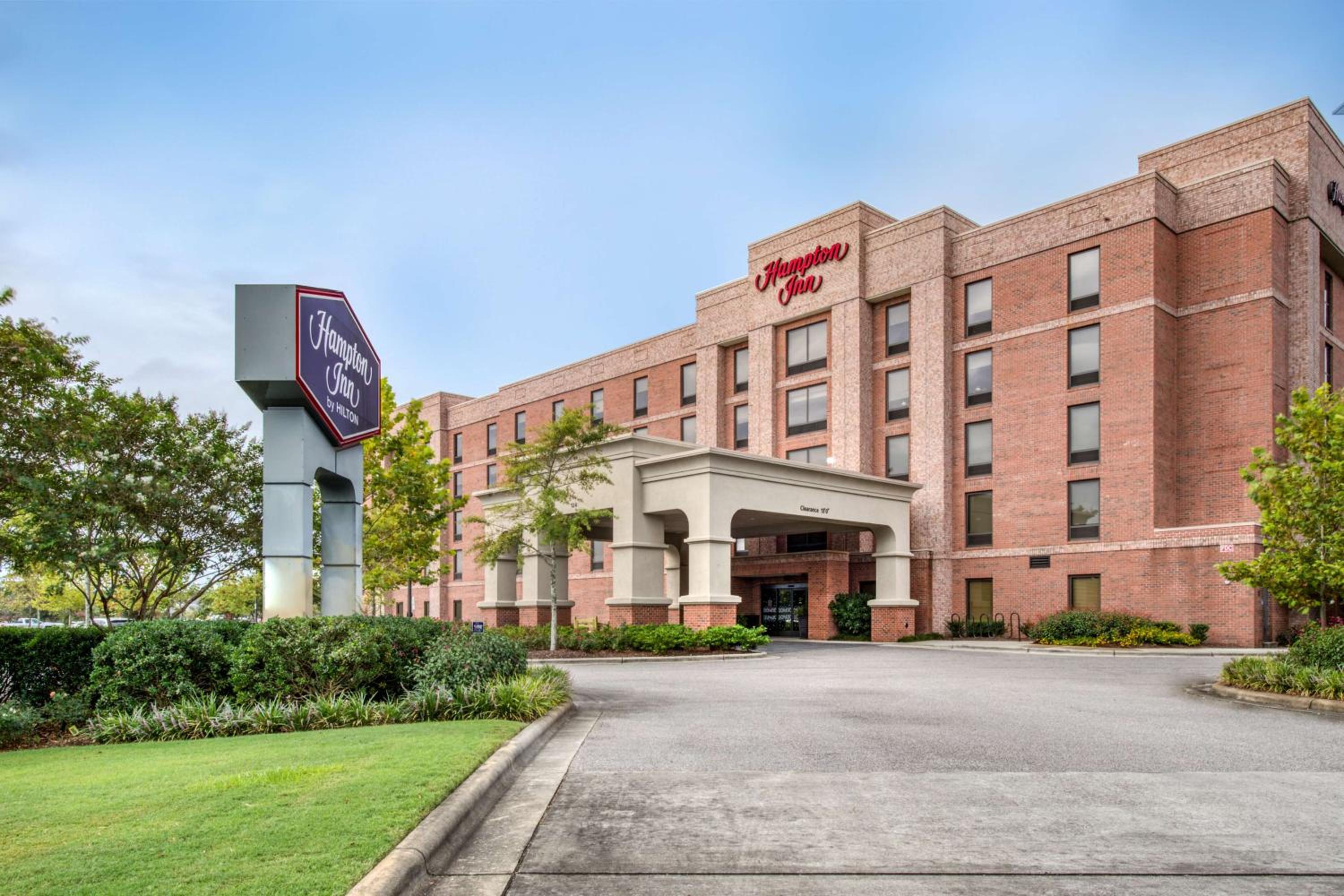 Hotel Hampton Inn Wilmington University Area - Image 1