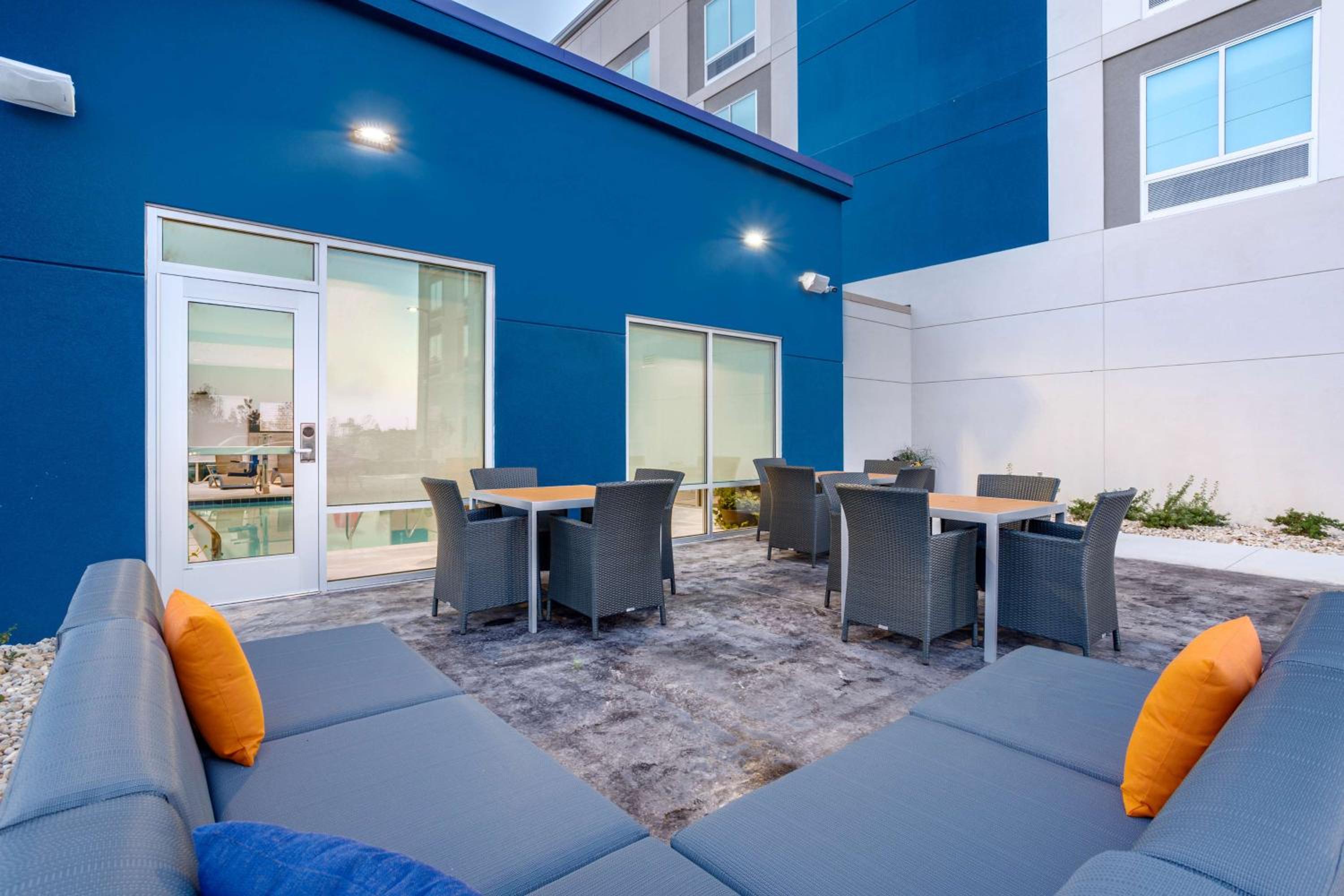 Bloomington Vacations - Hampton Inn Bedford In, In - Property Image 4