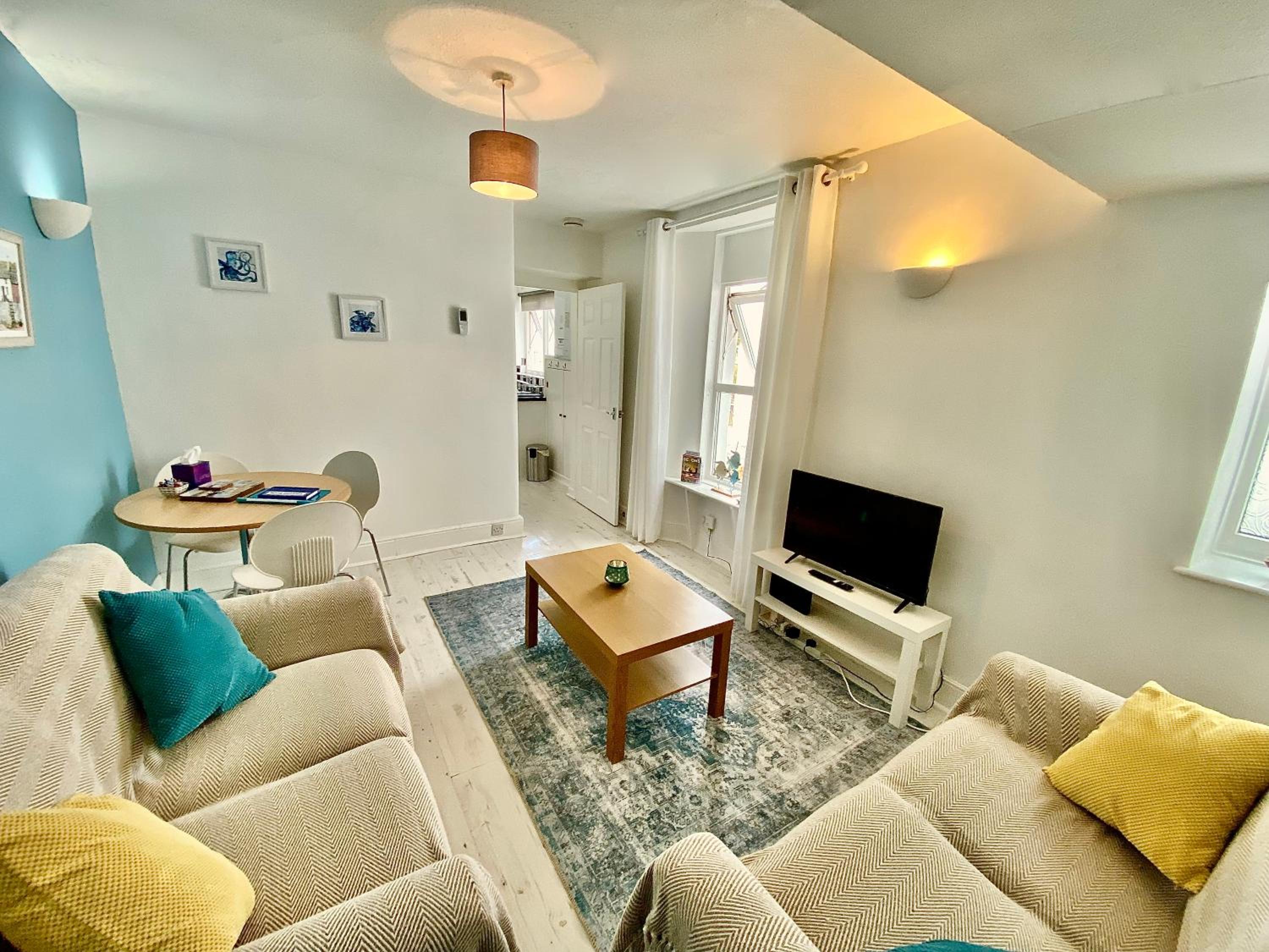 Torquay cottage, a stroll from the seafront view 3