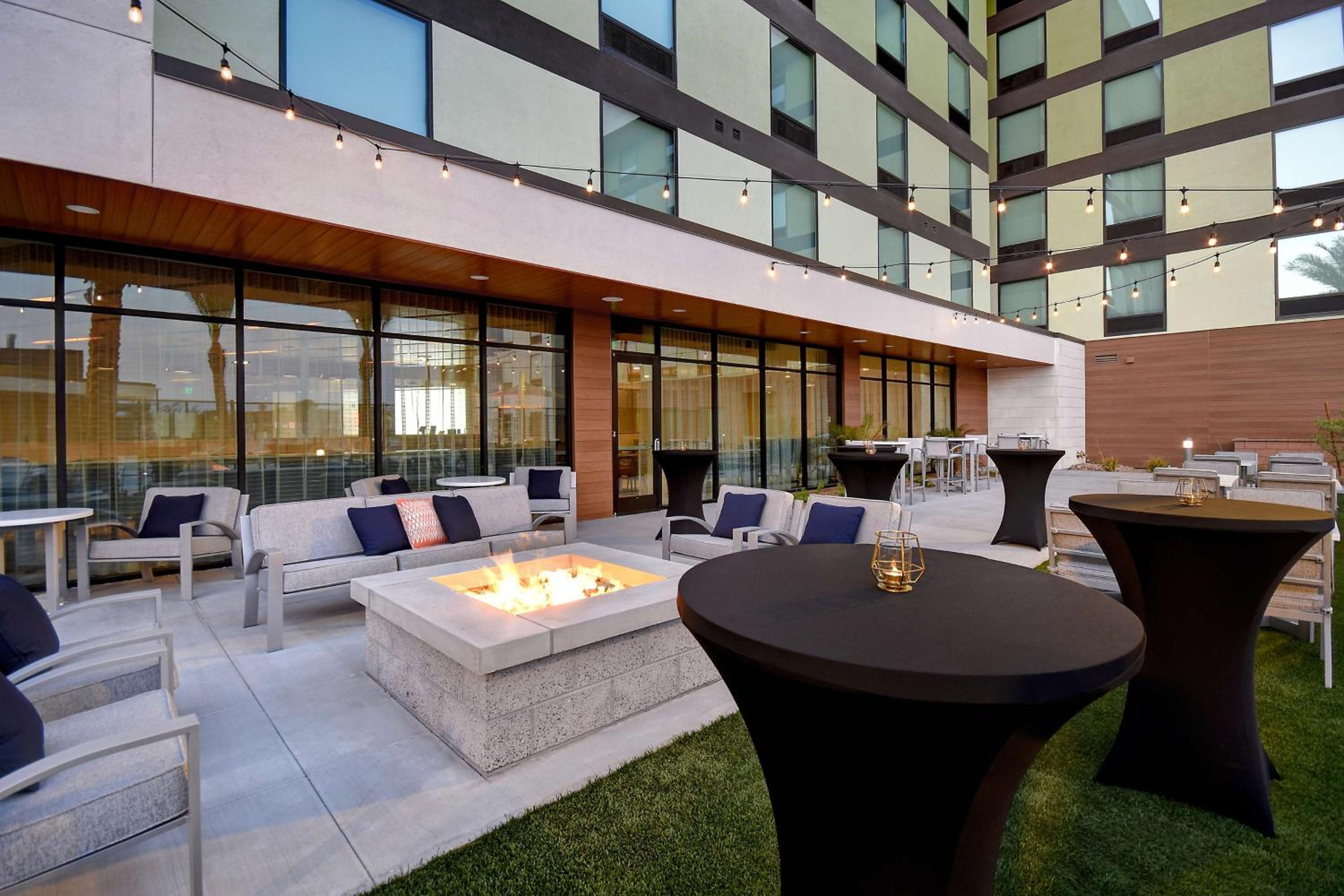 Home2 Suites by Hilton Las Vegas Convention Center - No Resort Fee 2