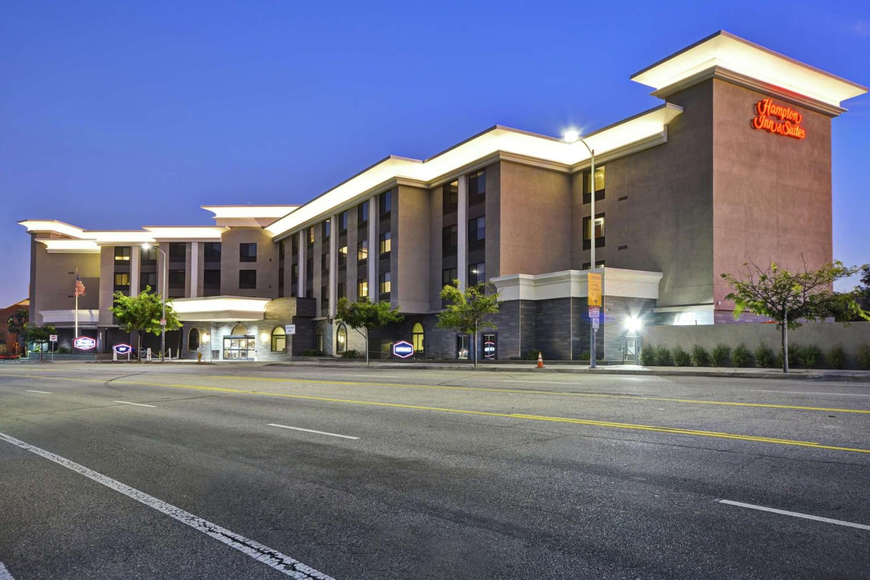Burbank Vacations - Hampton Inn Suites Los Angeles Burbank Airport - Property Image 30