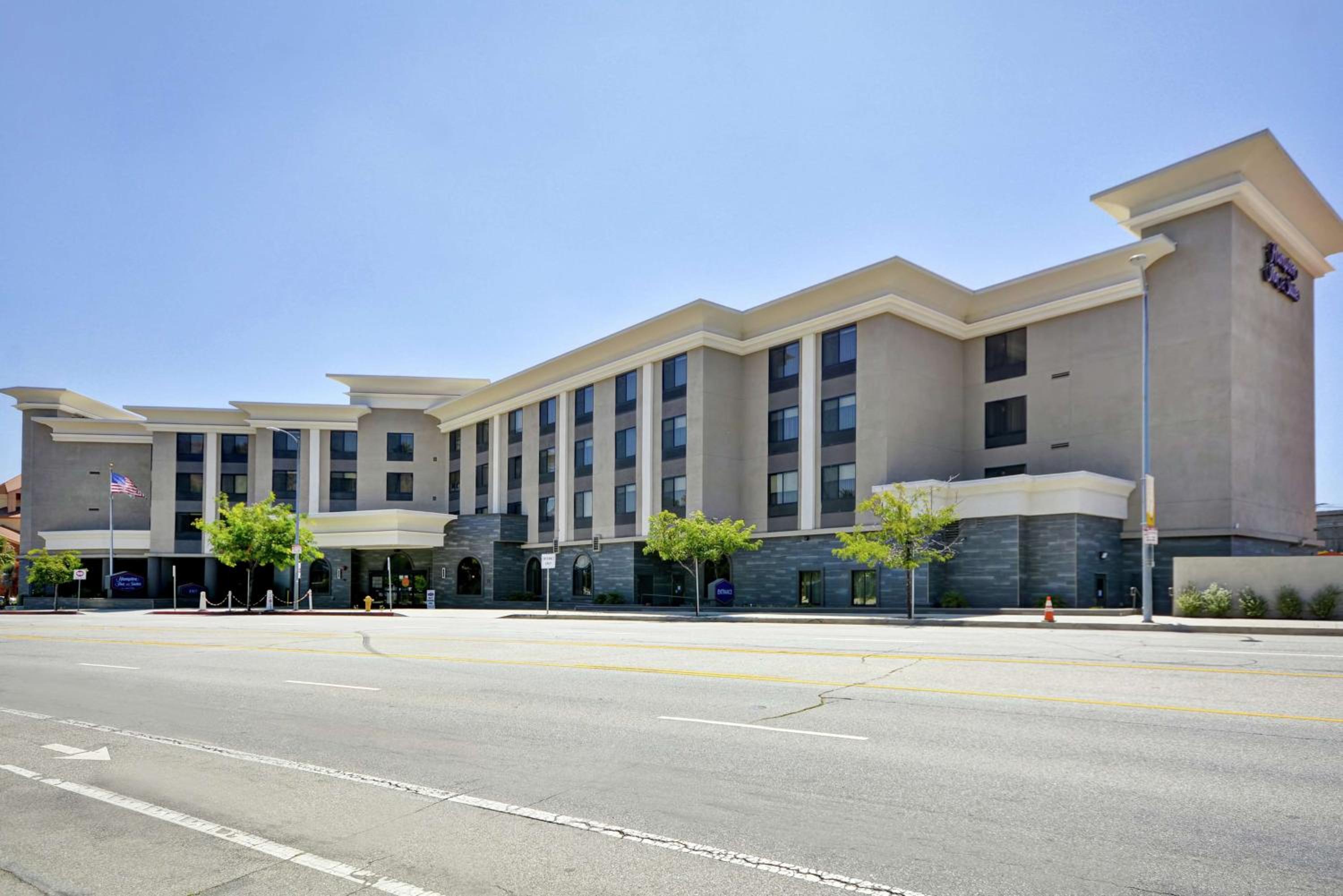 Burbank Vacations - Hampton Inn  Suites Los Angeles Burbank Airport - Property Image 11