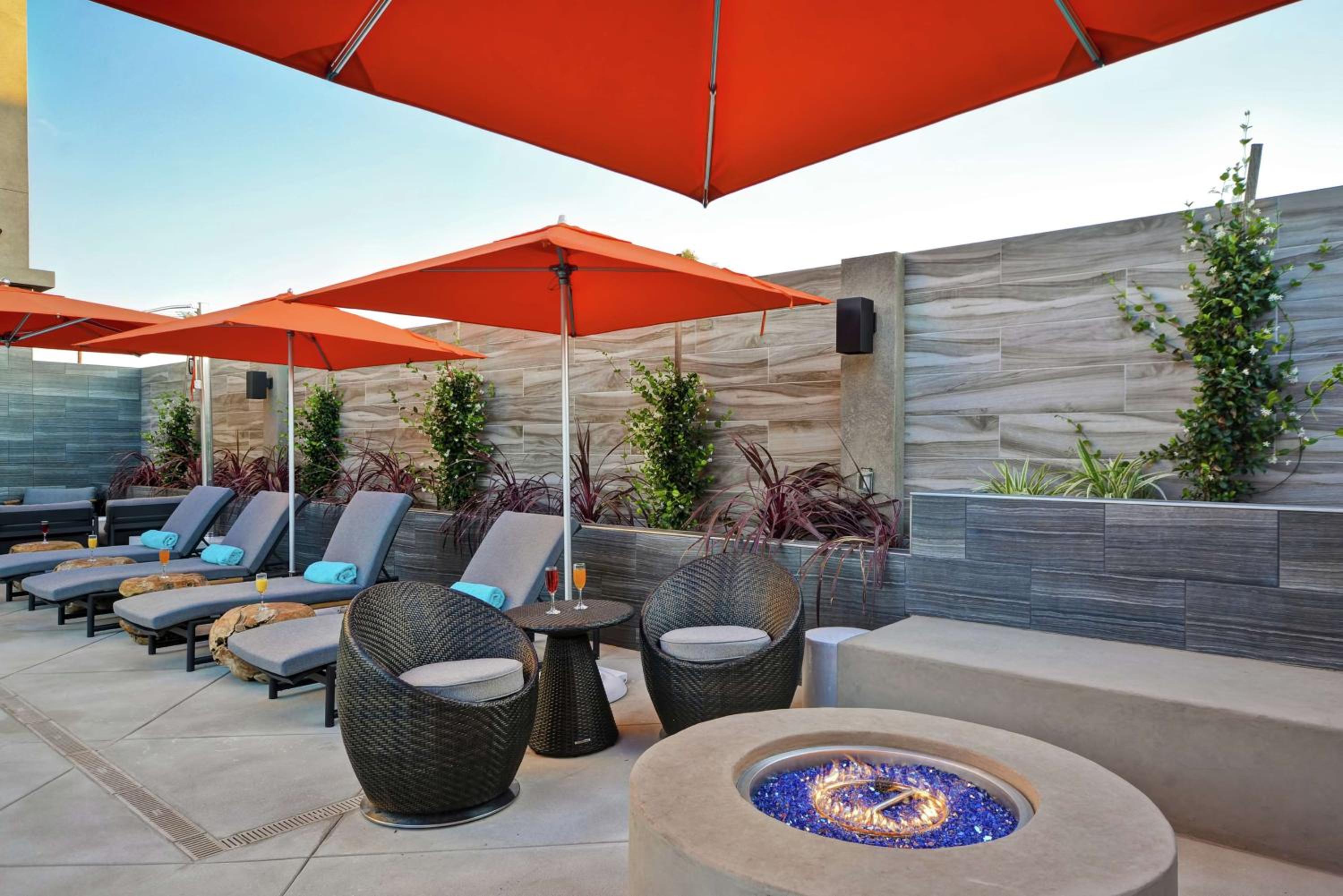Burbank Vacations - Hampton Inn  Suites Los Angeles Burbank Airport - Property Image 5