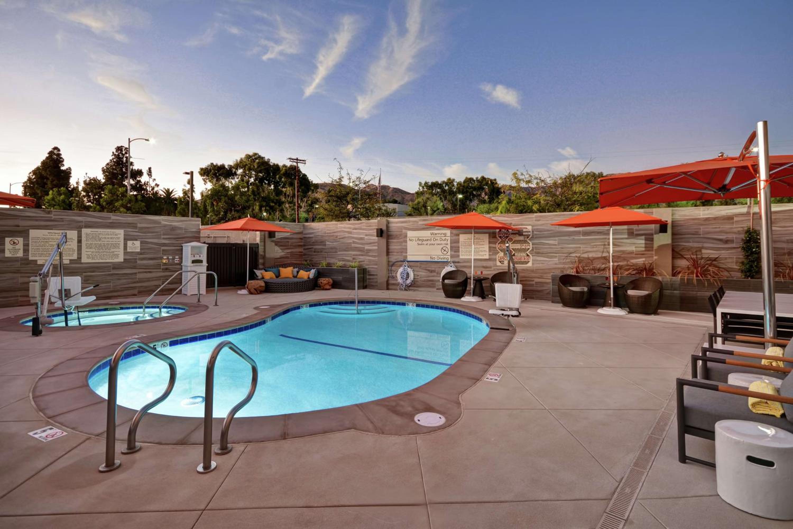 Burbank Vacations - Hampton Inn  Suites Los Angeles Burbank Airport - Property Image 7