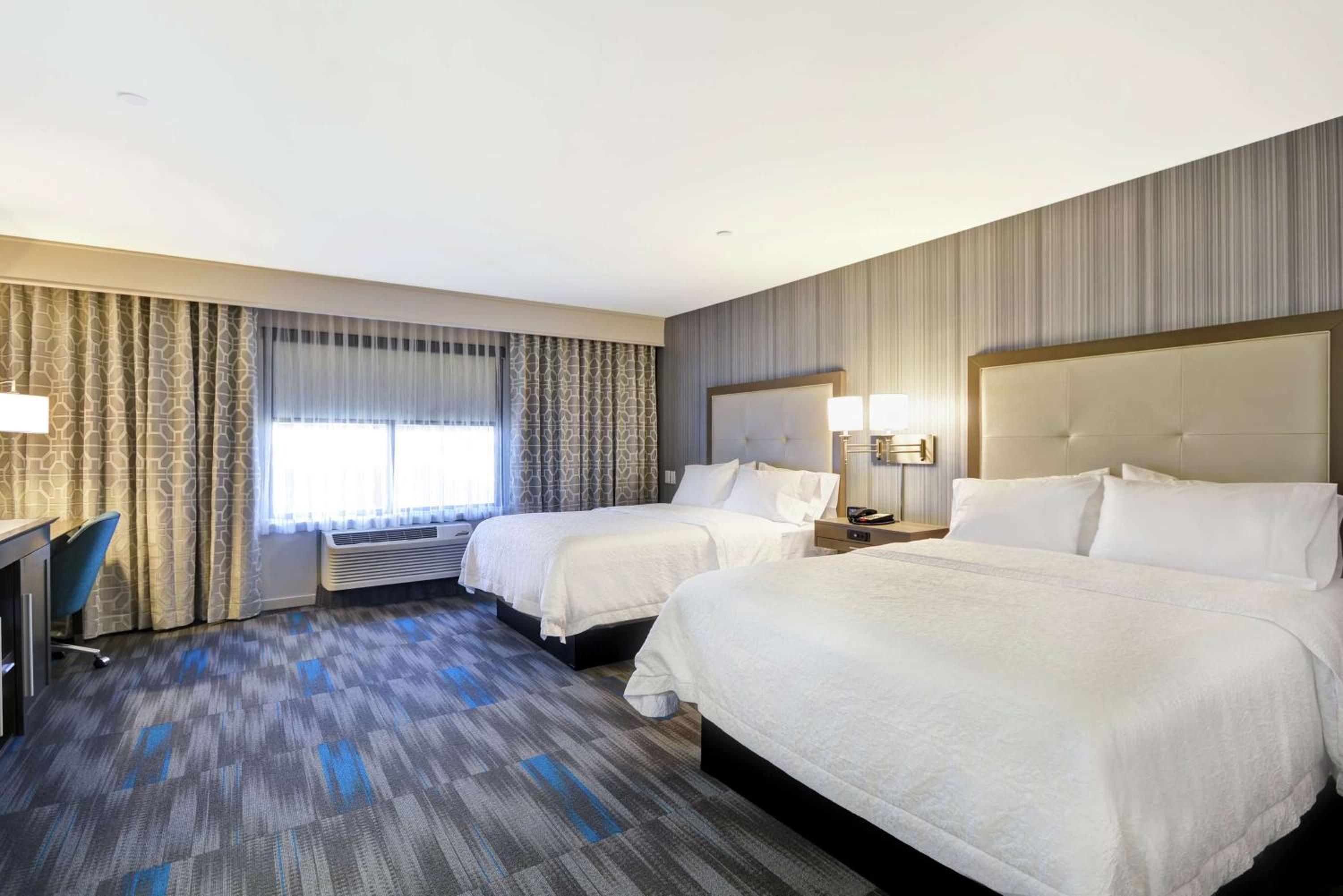 Burbank Vacations - Hampton Inn Suites Los Angeles Burbank Airport - Property Image 19