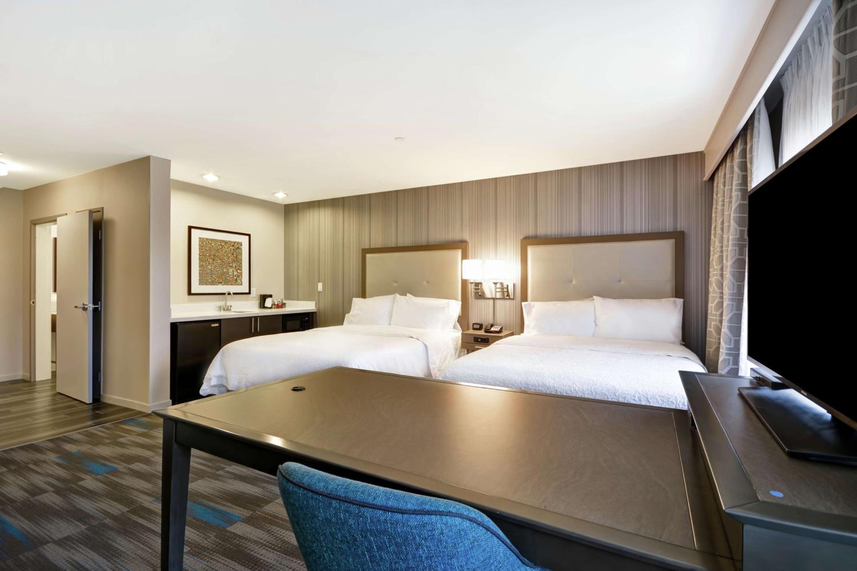 Burbank Vacations - Hampton Inn Suites Los Angeles Burbank Airport - Property Image 21