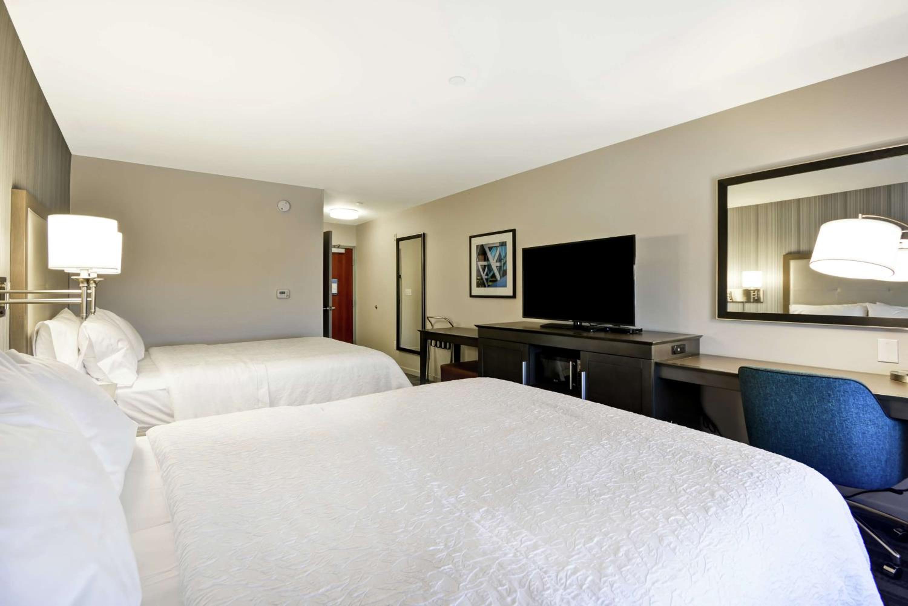 Burbank Vacations - Hampton Inn Suites Los Angeles Burbank Airport - Property Image 20