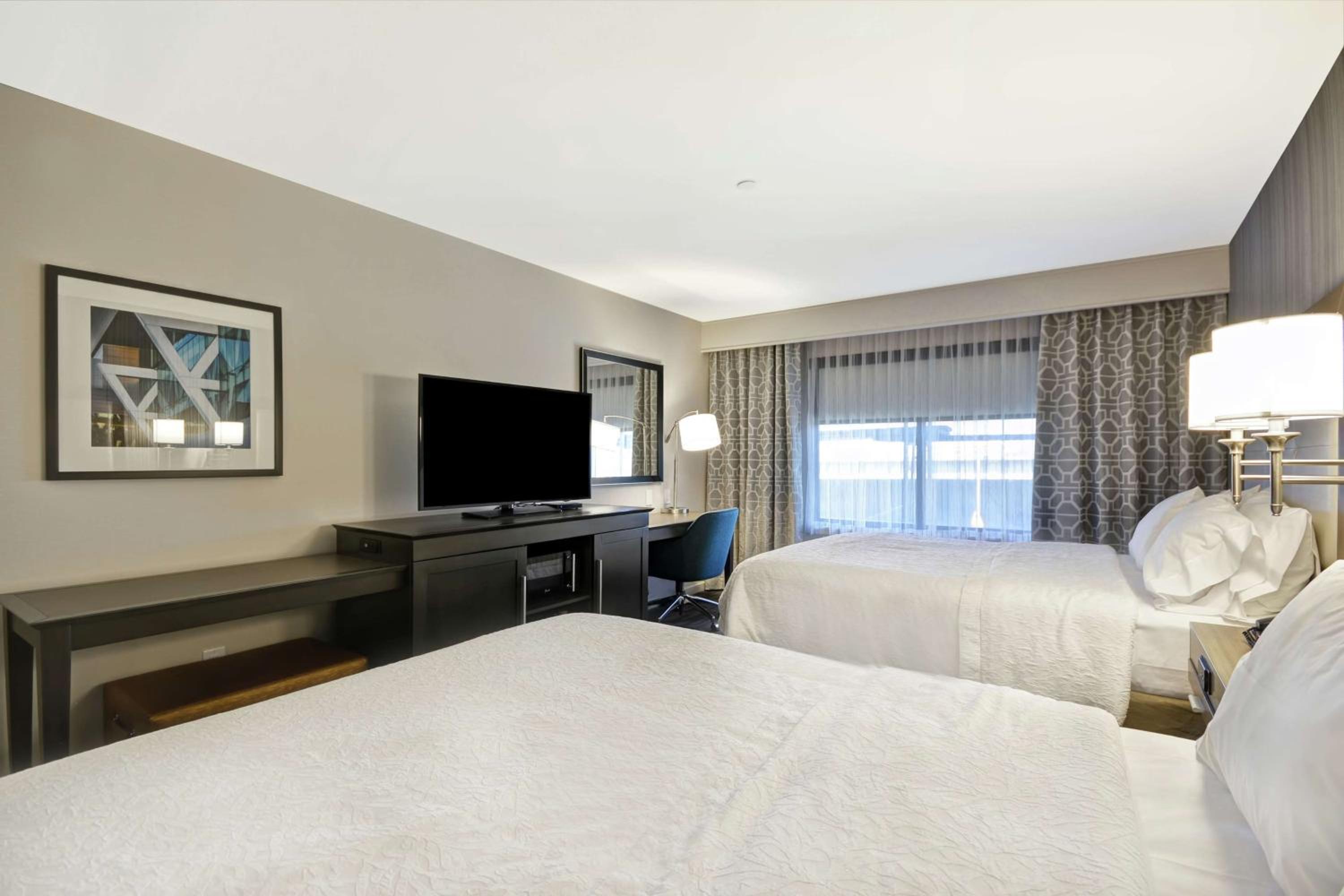 Burbank Vacations - Hampton Inn Suites Los Angeles Burbank Airport - Property Image 33