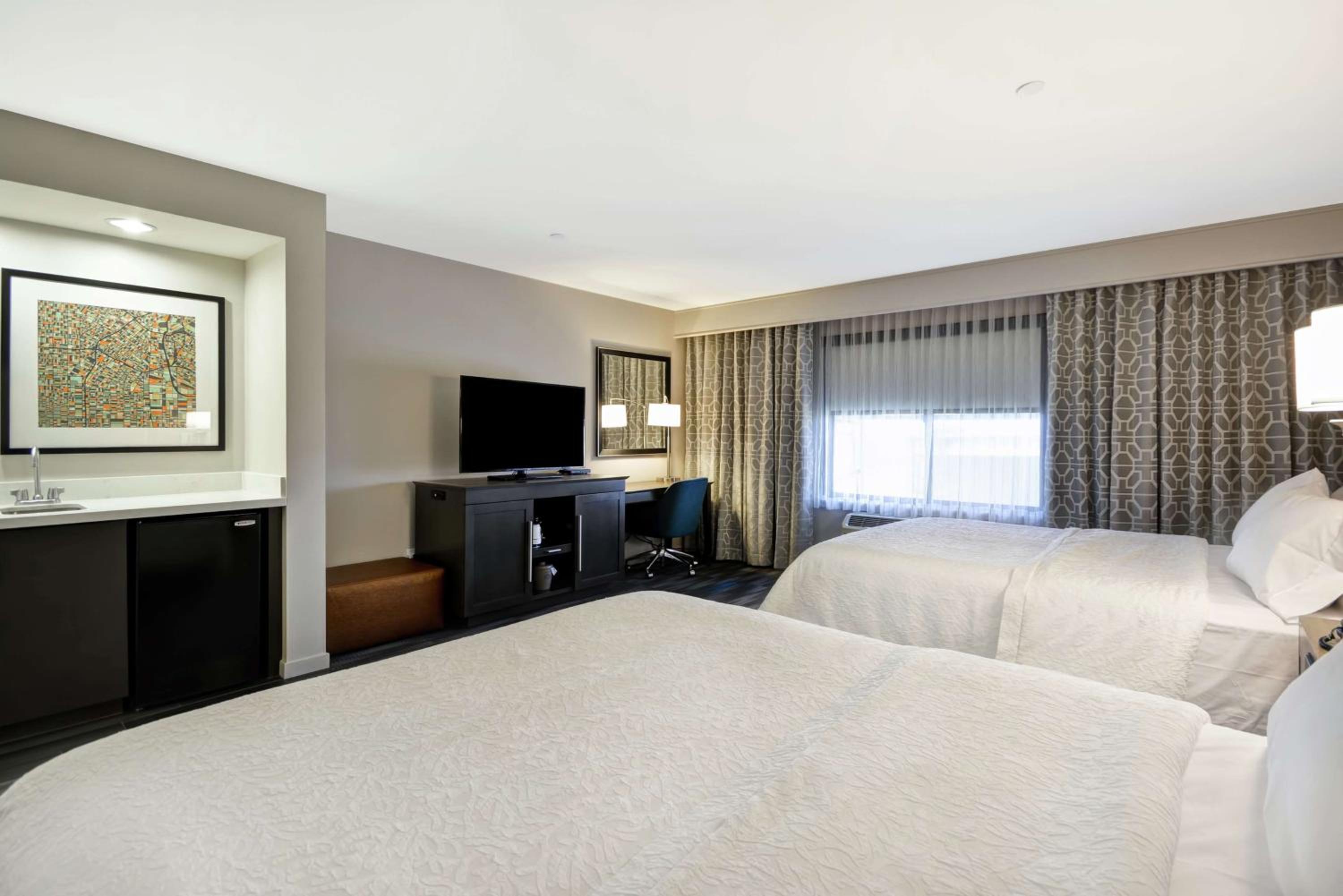 Burbank Vacations - Hampton Inn Suites Los Angeles Burbank Airport - Property Image 36