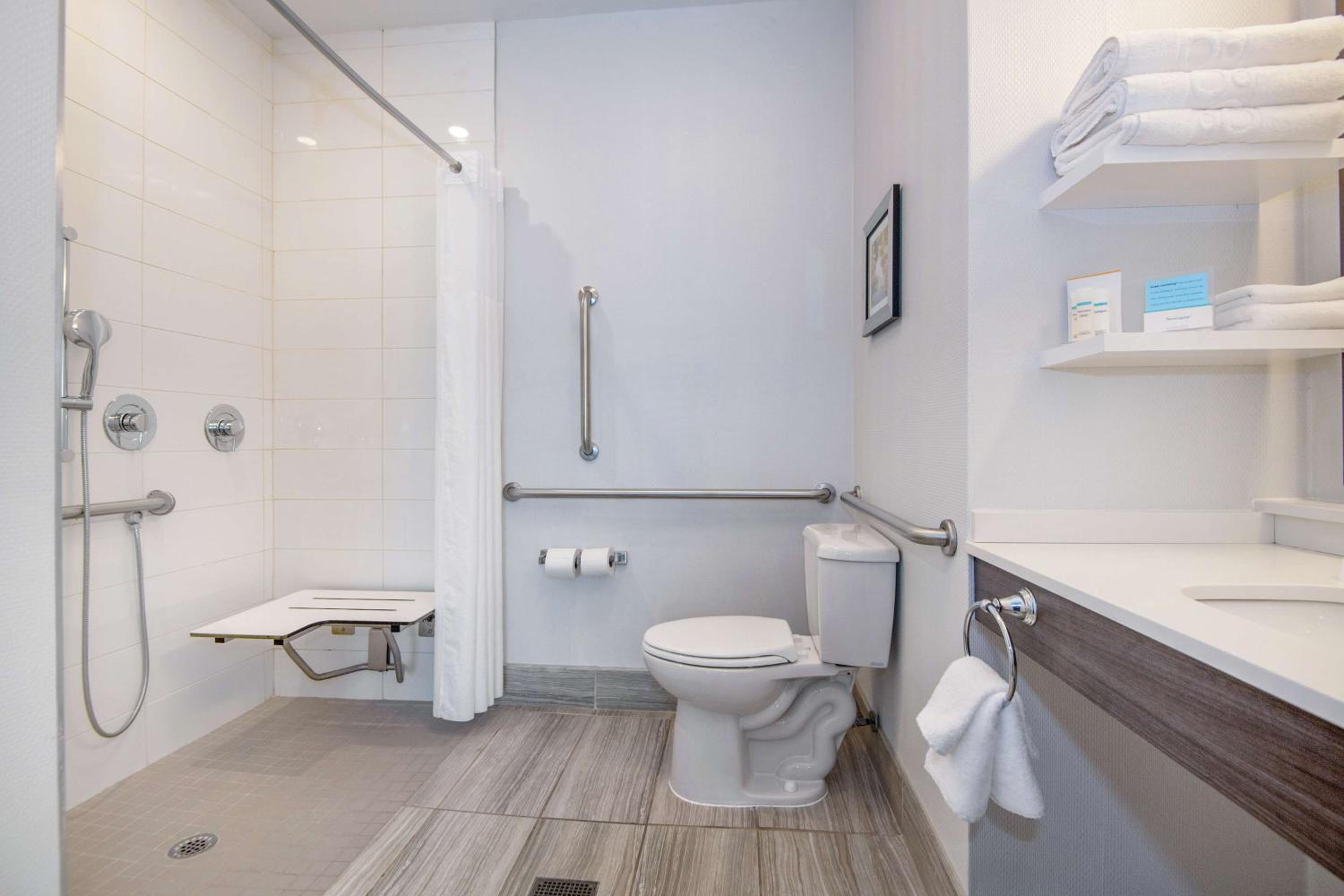 Lumberton Vacations - Hampton Inn Lumberton, NC - Property Image 2