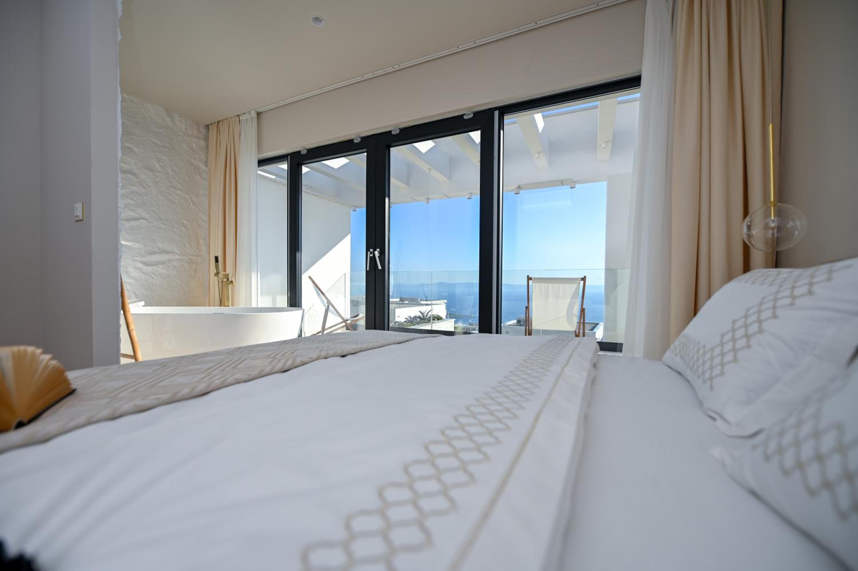 Villa Rosemary West - Heated Infinity Swimming Pool - Jacuzzi - Sea View