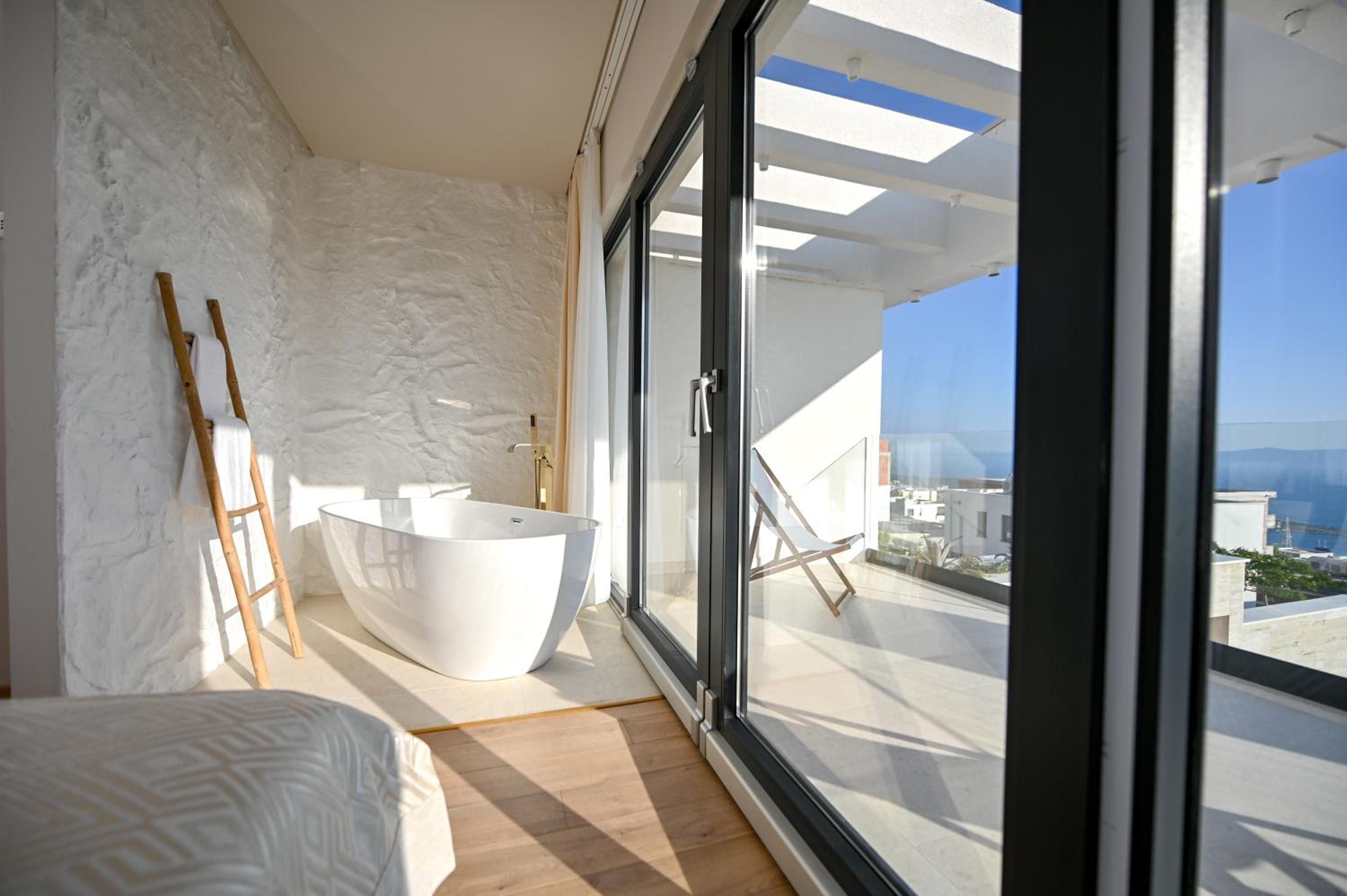 Villa Rosemary West - Heated Infinity Swimming Pool - Jacuzzi - Sea View