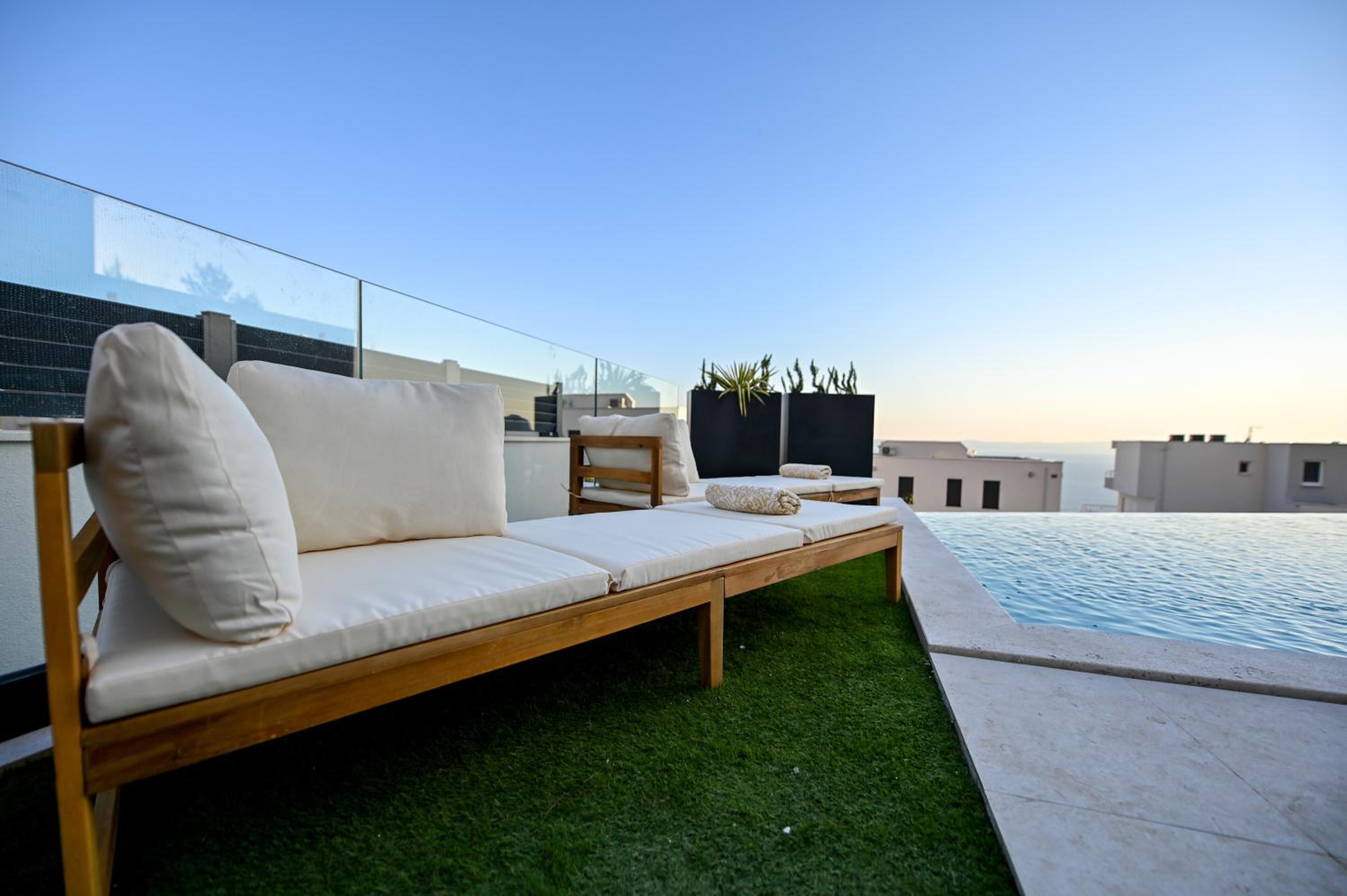 Villa Rosemary West - Heated Infinity Swimming Pool - Jacuzzi - Sea View