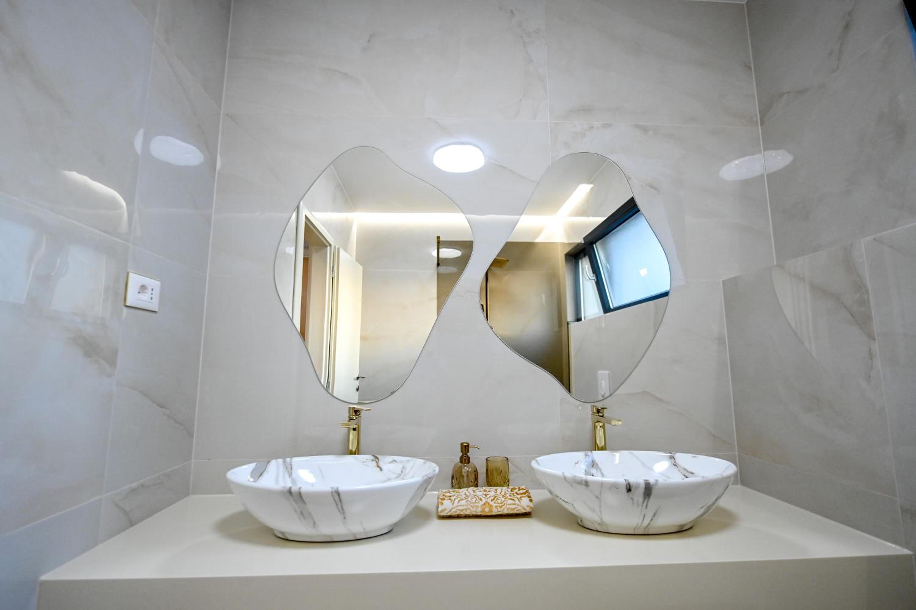 Villa Rosemary West - Heated Infinity Swimming Pool - Jacuzzi - Sea View