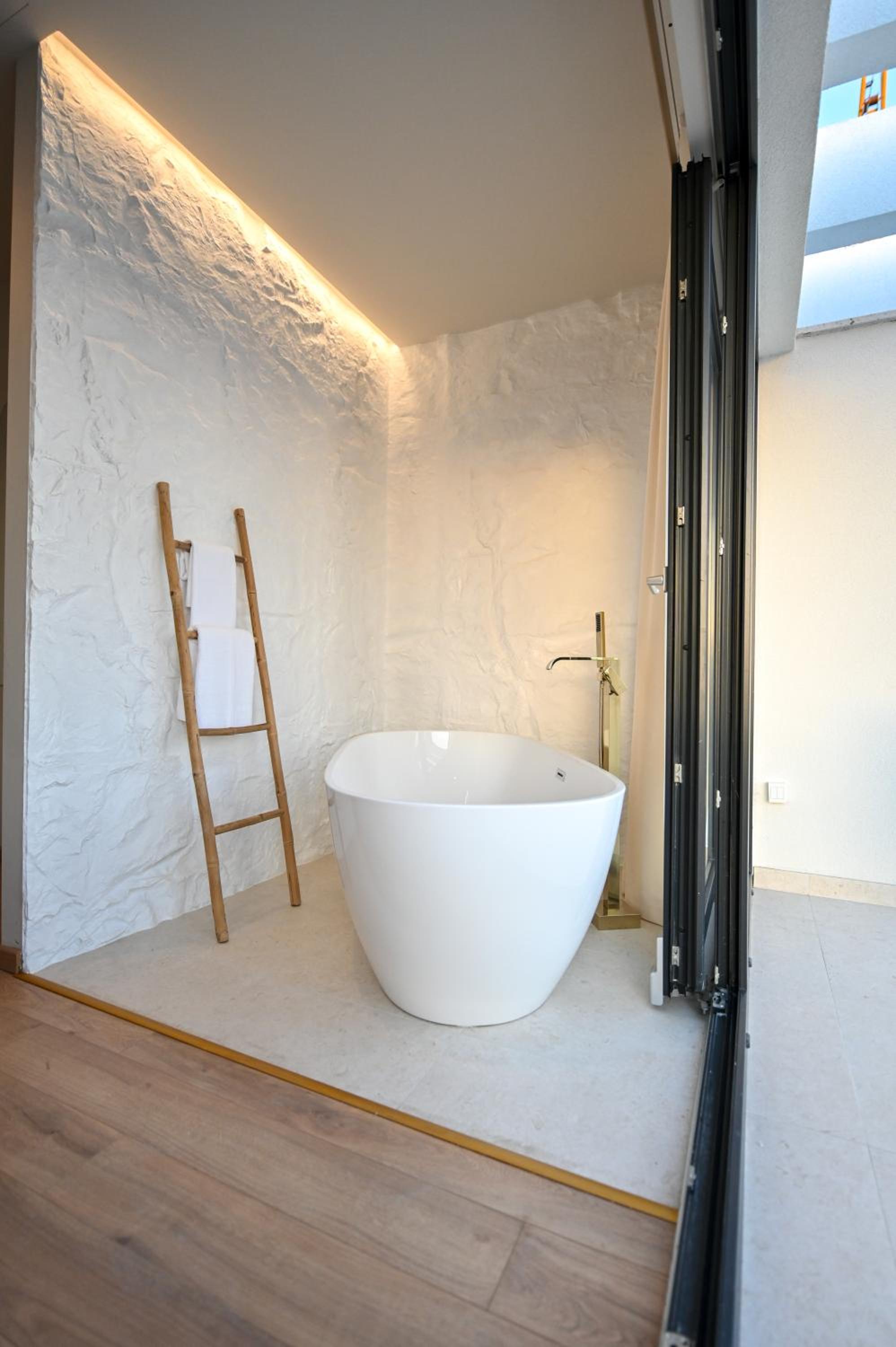 Villa Rosemary West - Heated Infinity Swimming Pool - Jacuzzi - Sea View