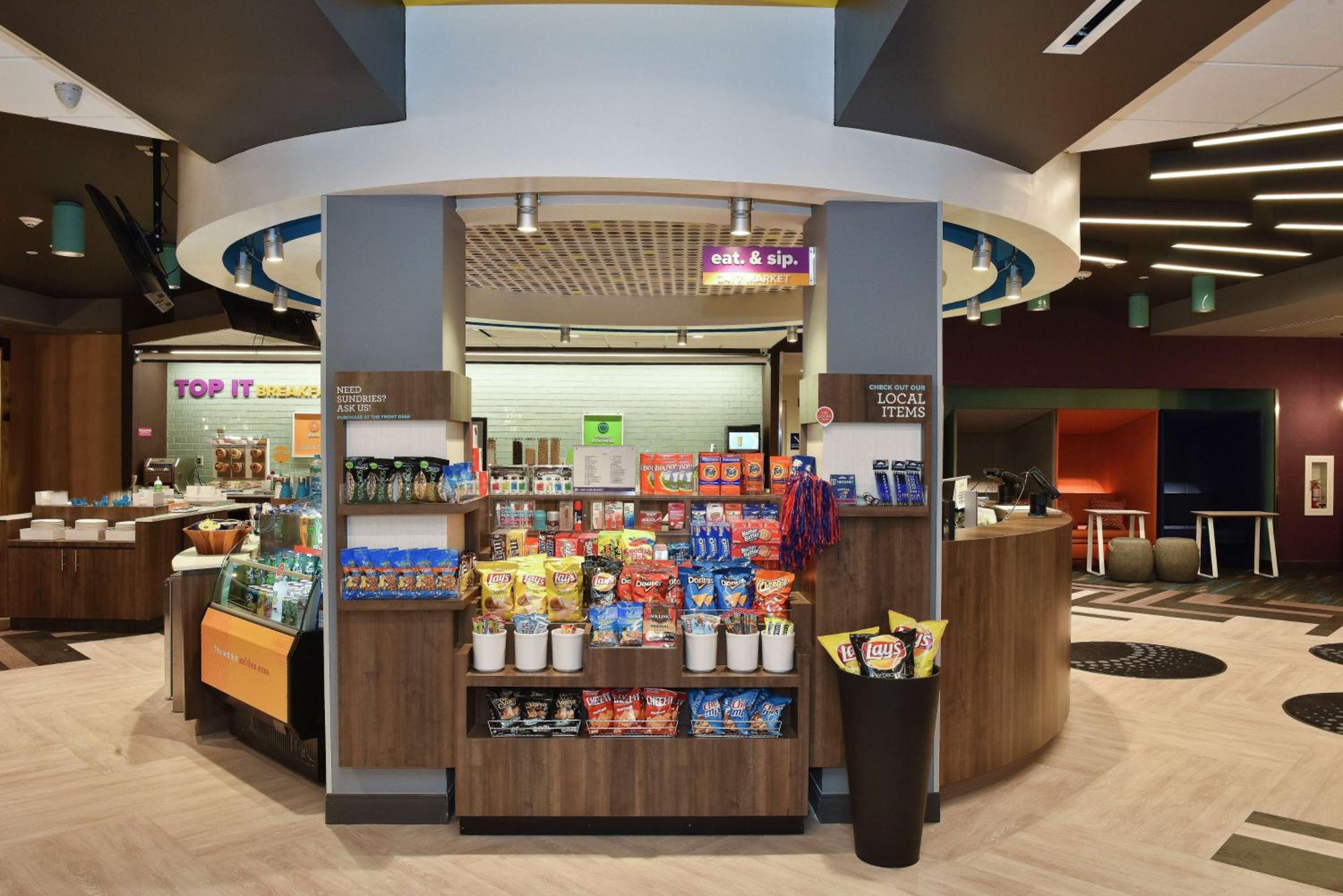 Lawrence Vacations - Tru By Hilton Lawrence - Property Image 5