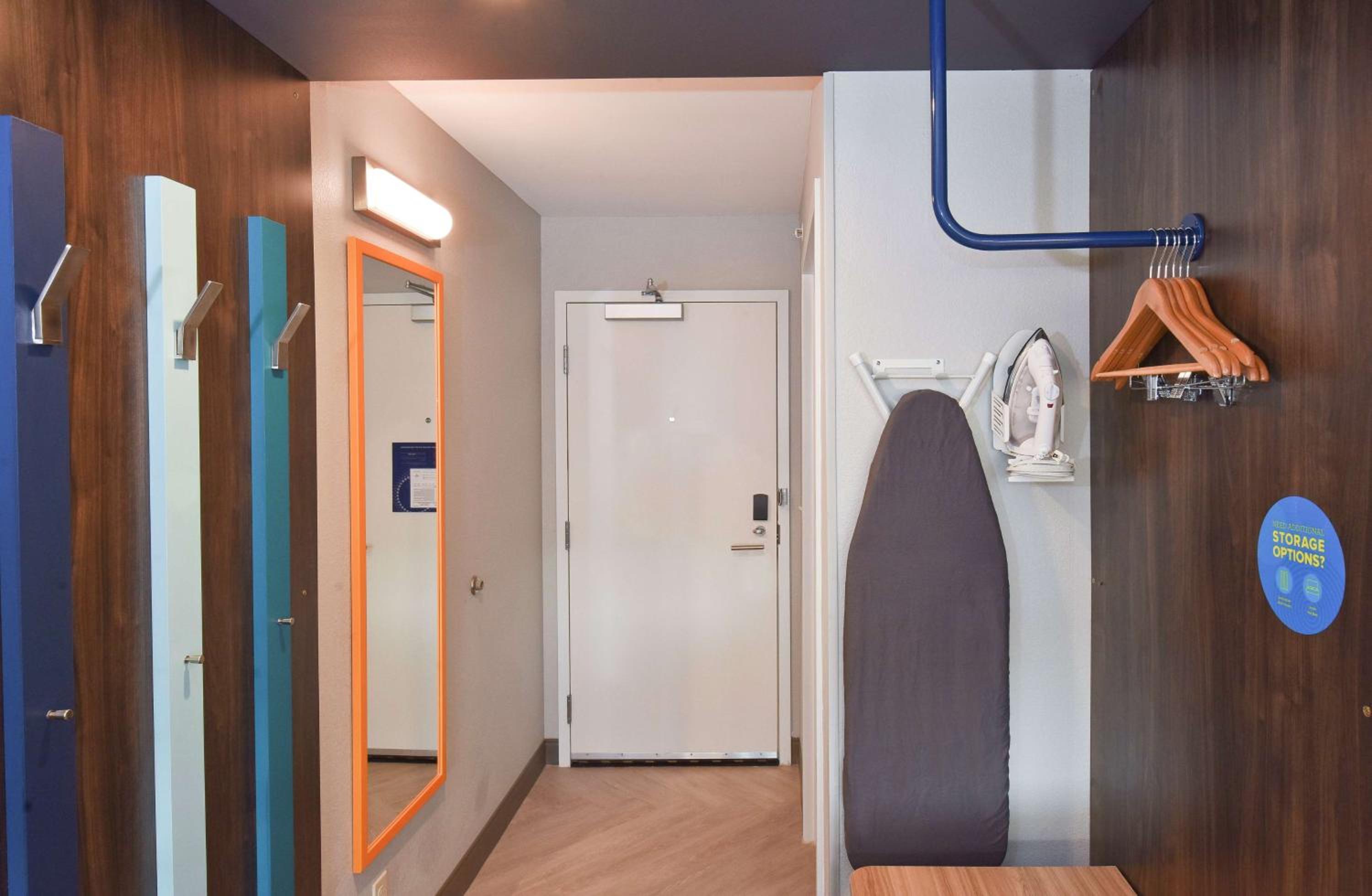 Lawrence Vacations - Tru By Hilton Lawrence - Property Image 17