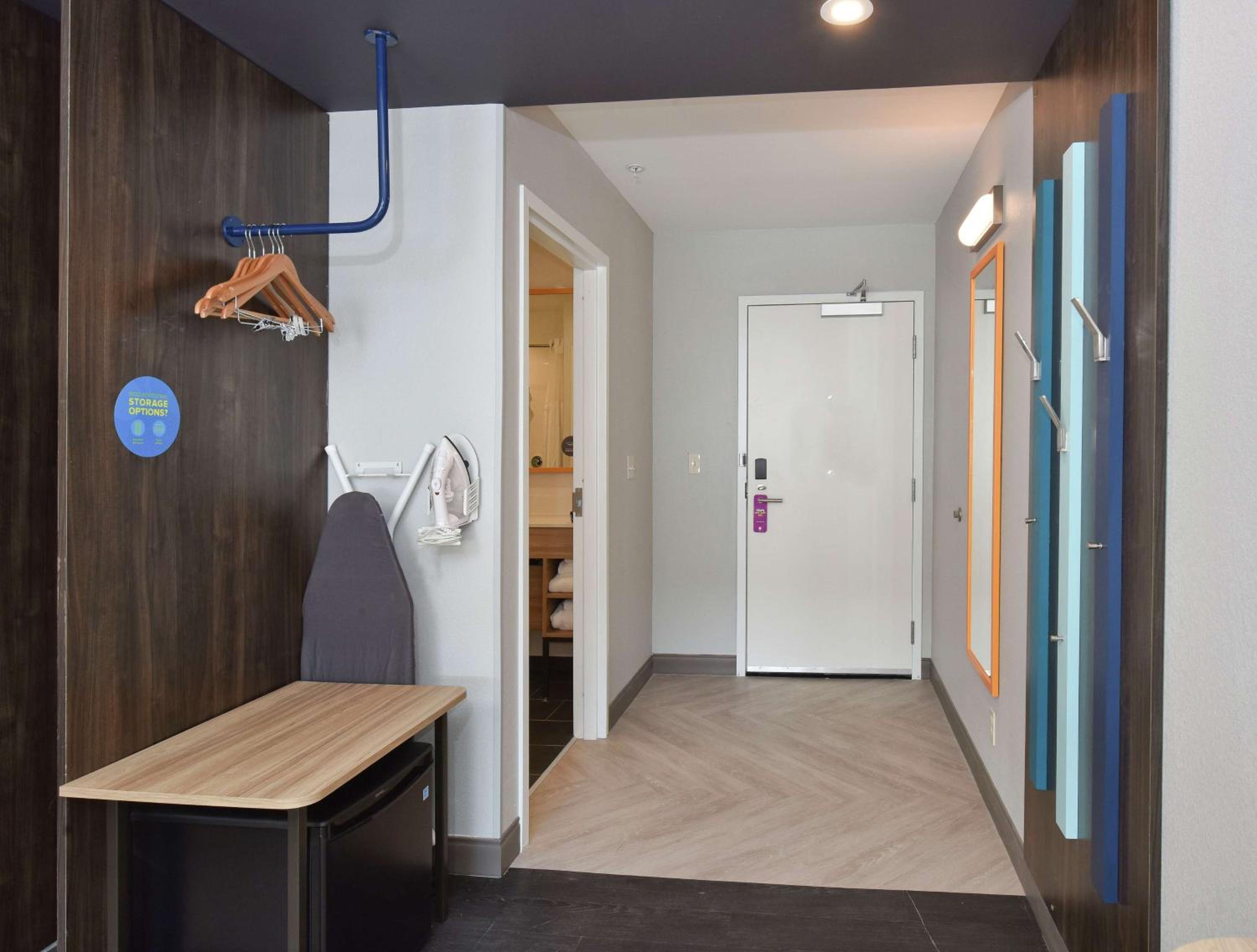 Lawrence Vacations - Tru By Hilton Lawrence - Property Image 1