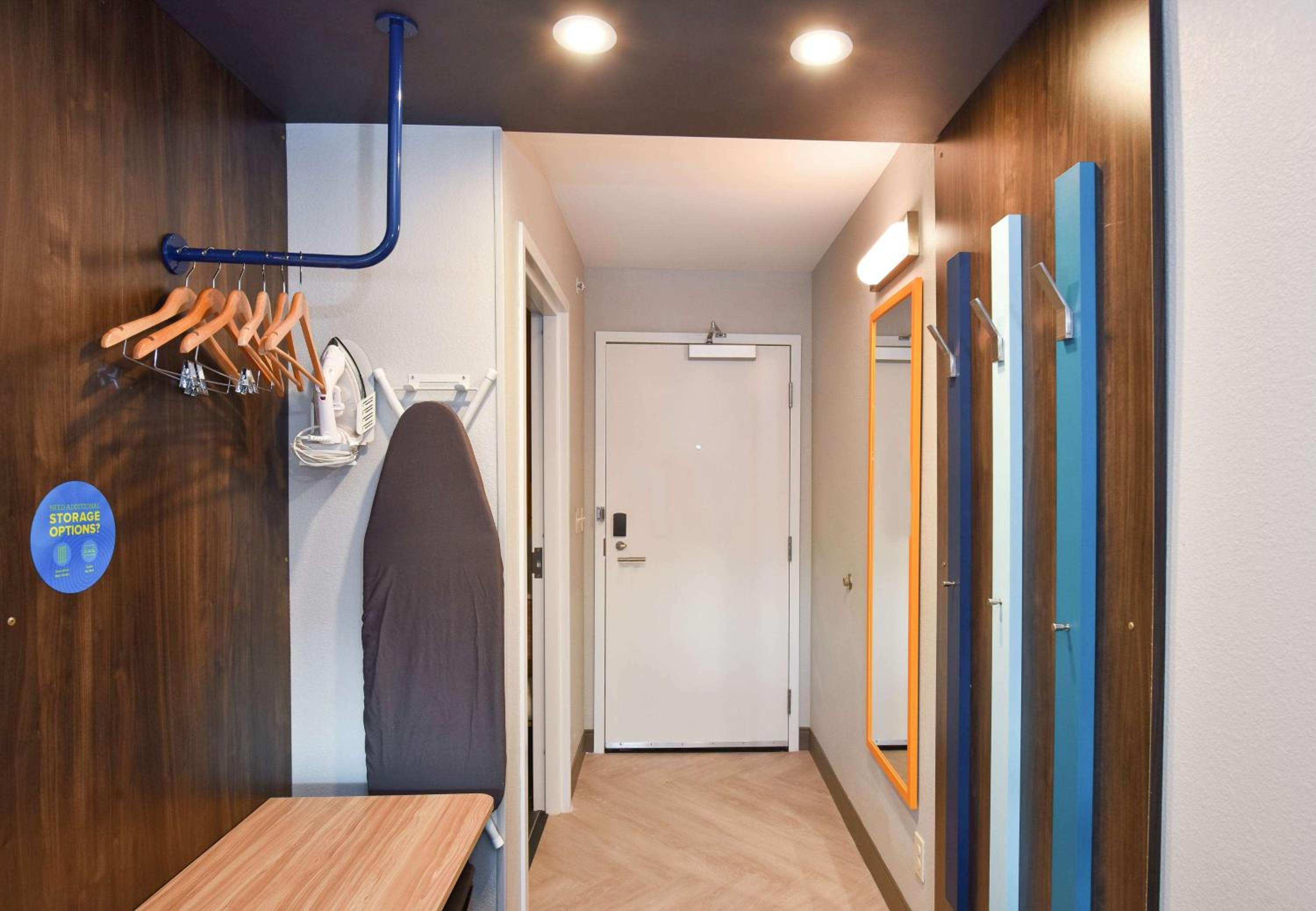 Lawrence Vacations - Tru By Hilton Lawrence - Property Image 11