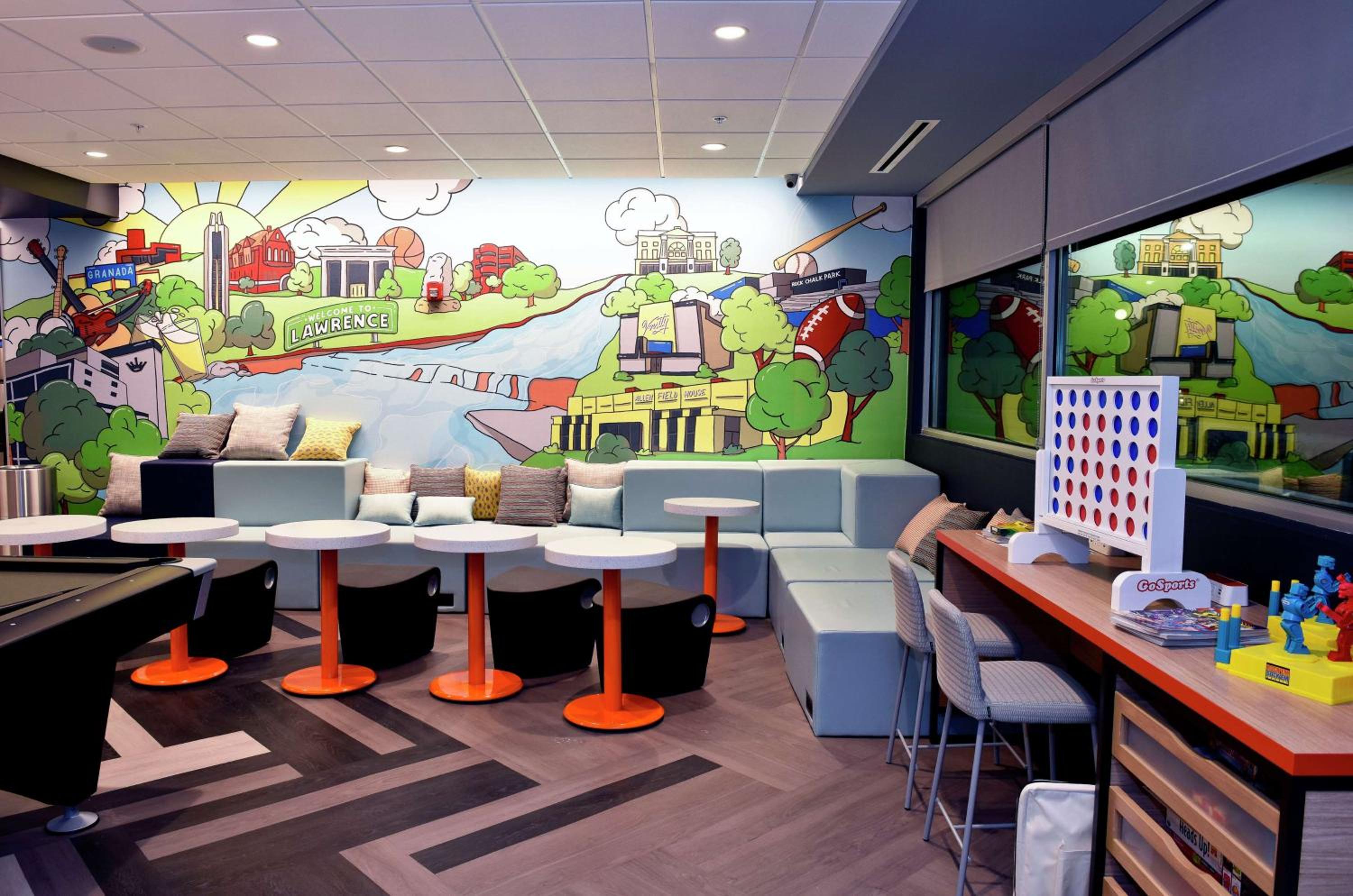 Lawrence Vacations - Tru By Hilton Lawrence - Property Image 4