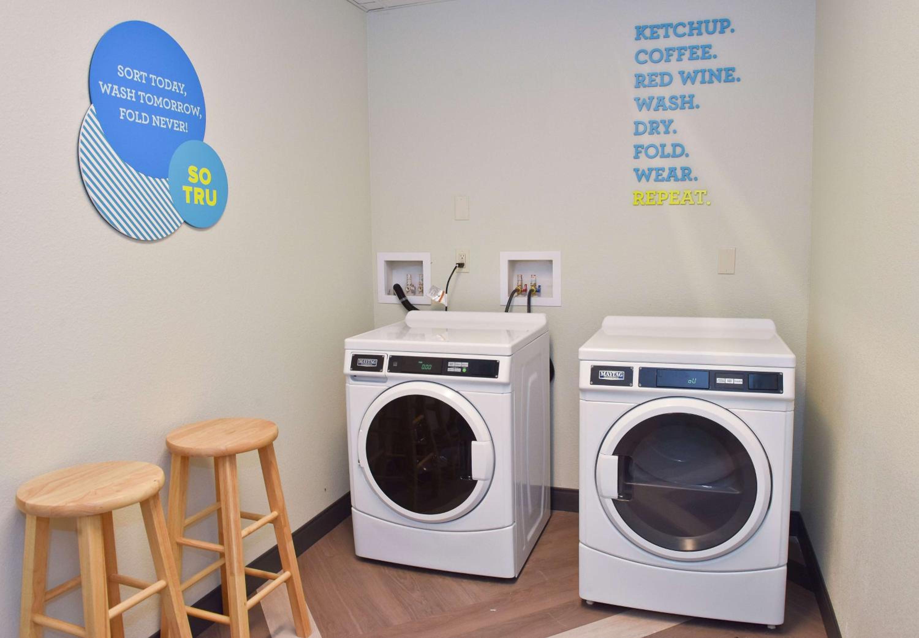 Lawrence Vacations - Tru By Hilton Lawrence - Property Image 3