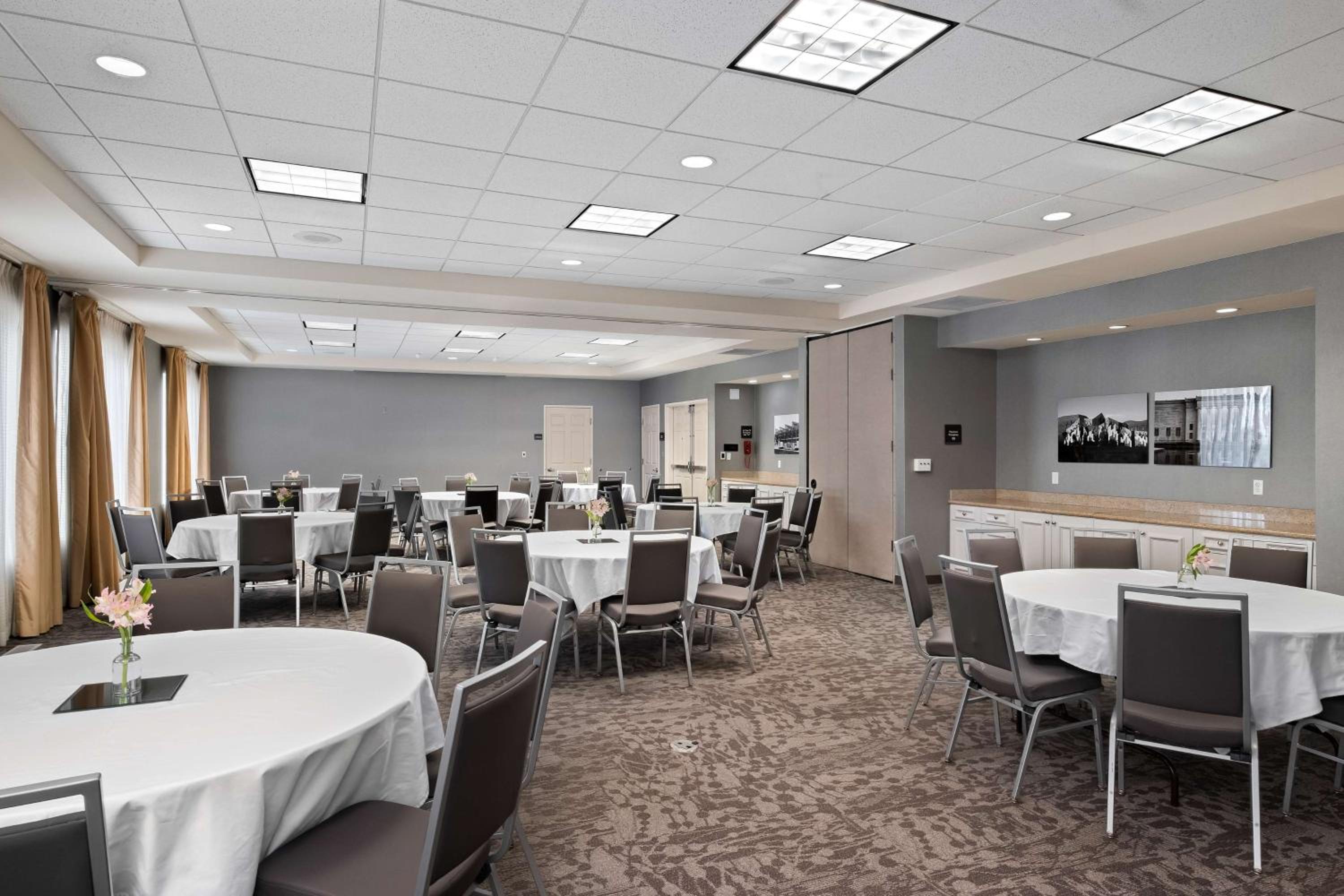 Hilton Garden Inn Overland Park - Property Image 22