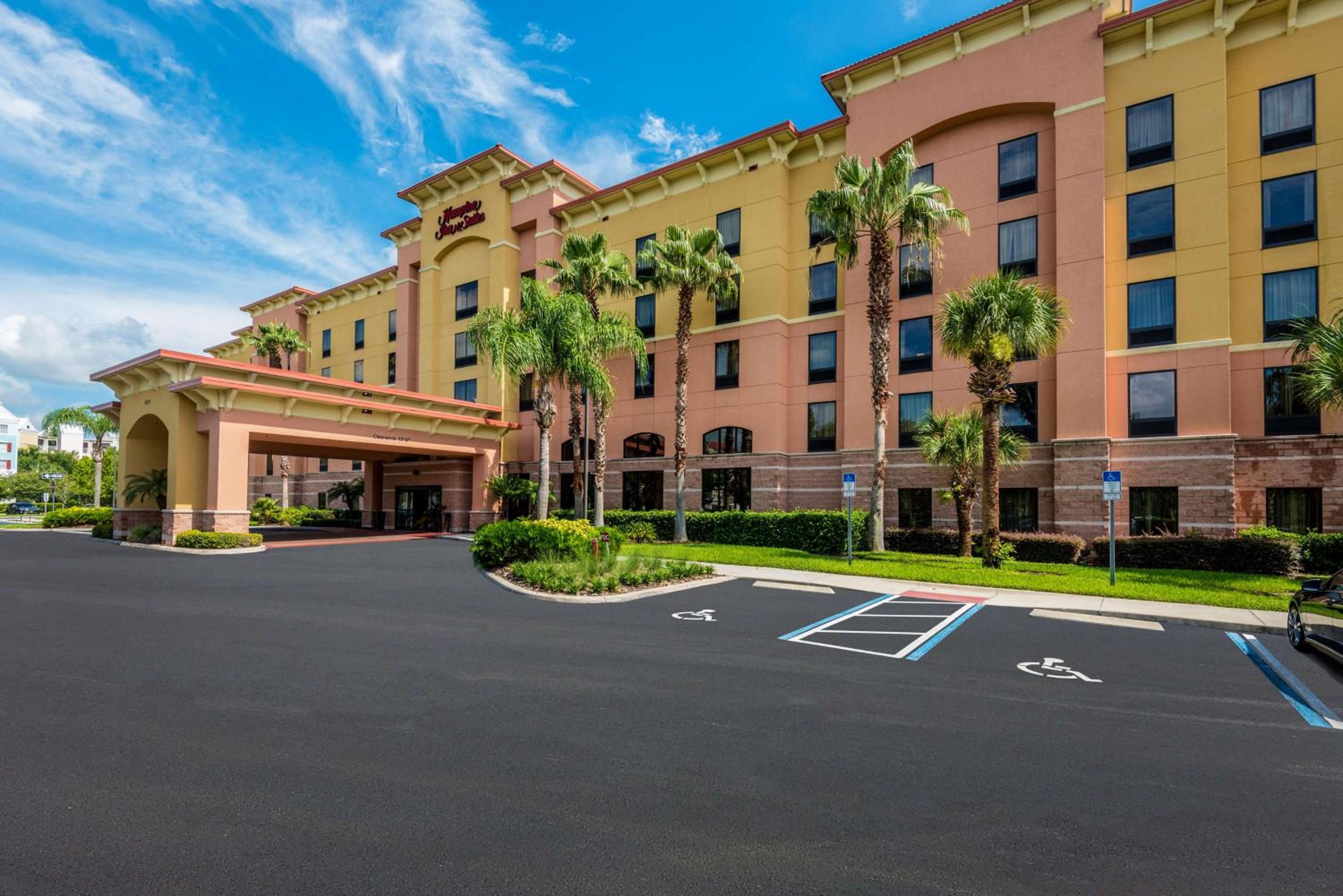 Hotel Hampton Inn & Suites Orlando-South Lake Buena Vista - Image 1