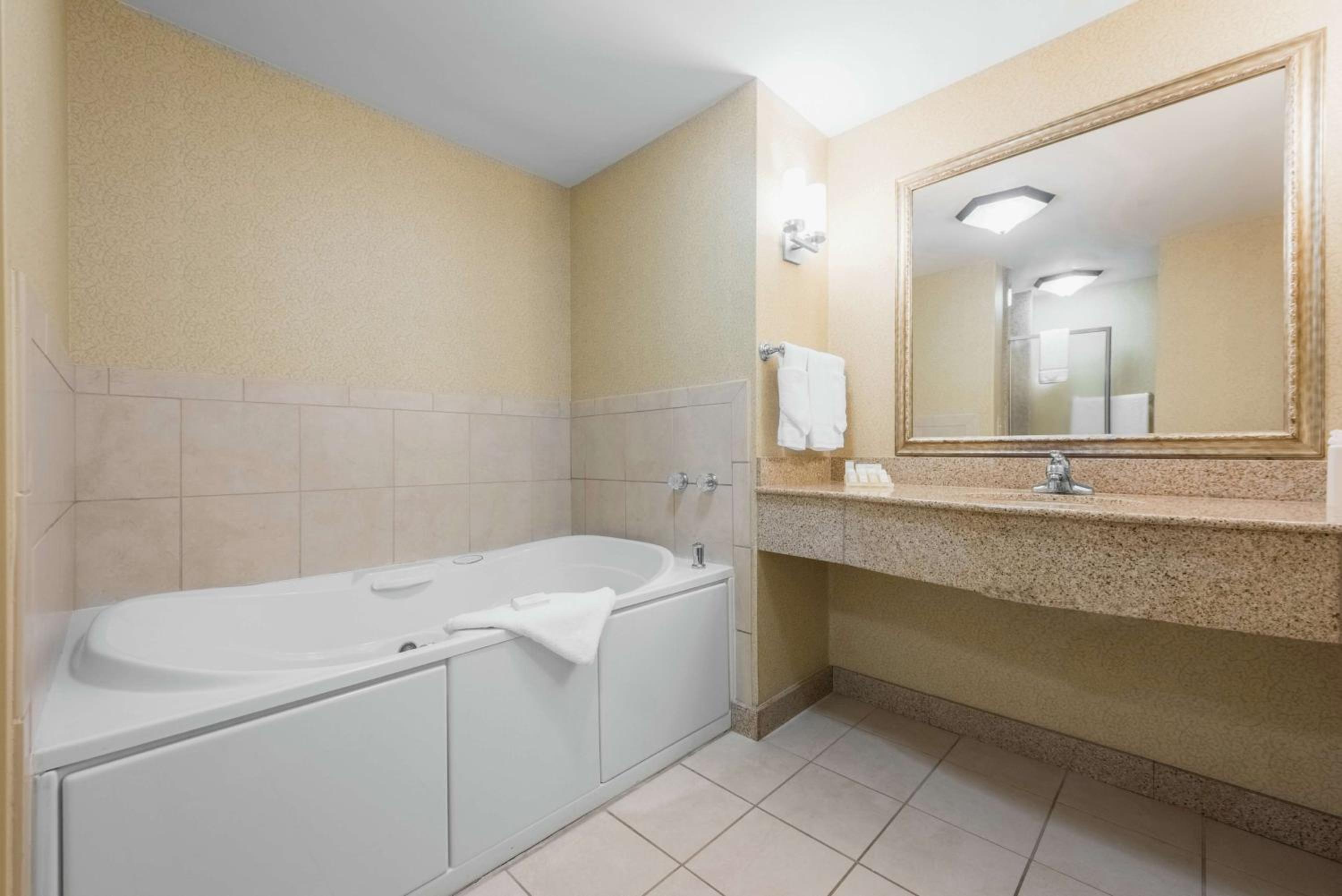 Meridian Vacations - Hilton Garden Inn Meridian - Property Image 8