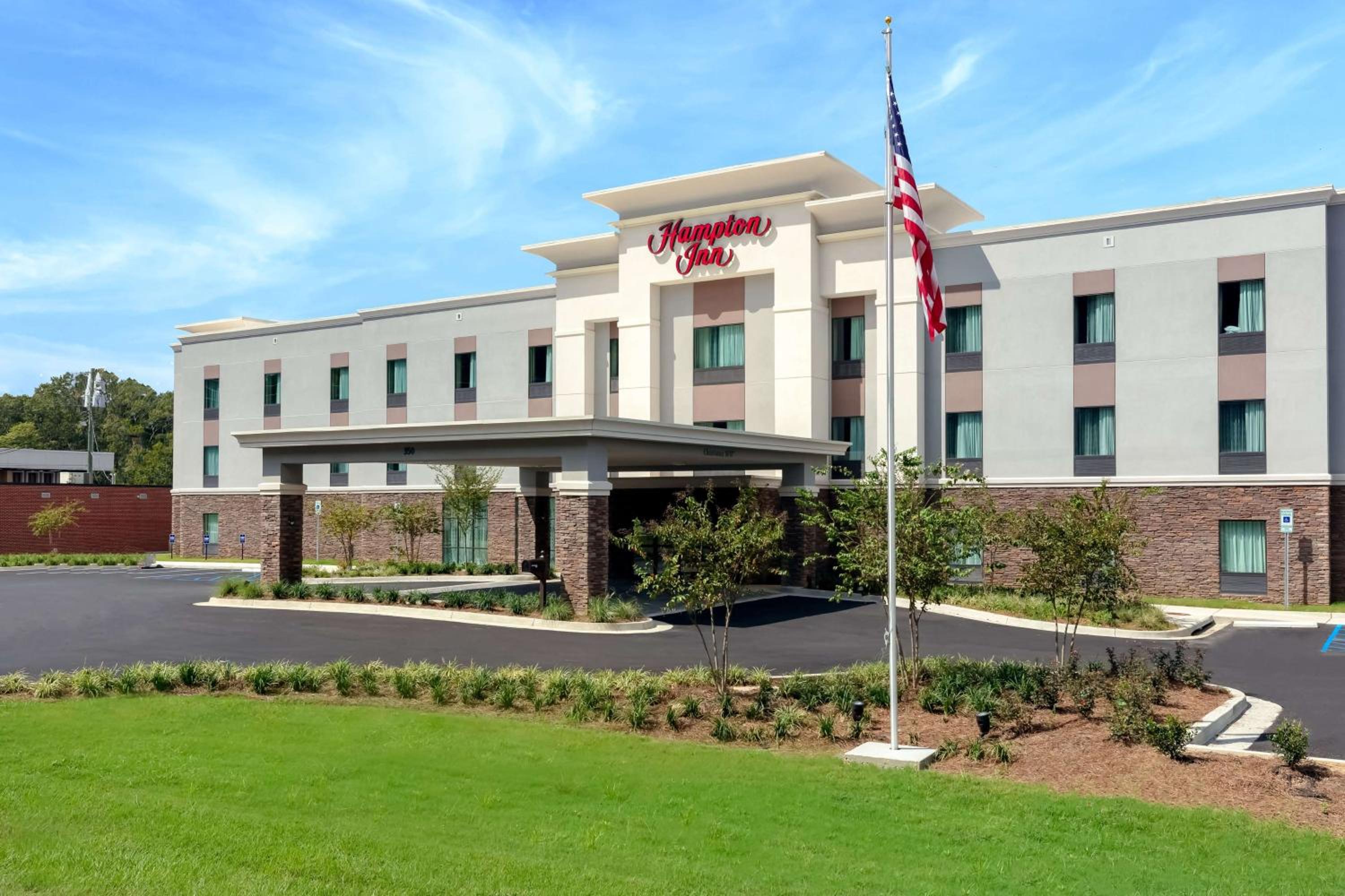 Hotel Hampton Inn Wetumpka - Image 1