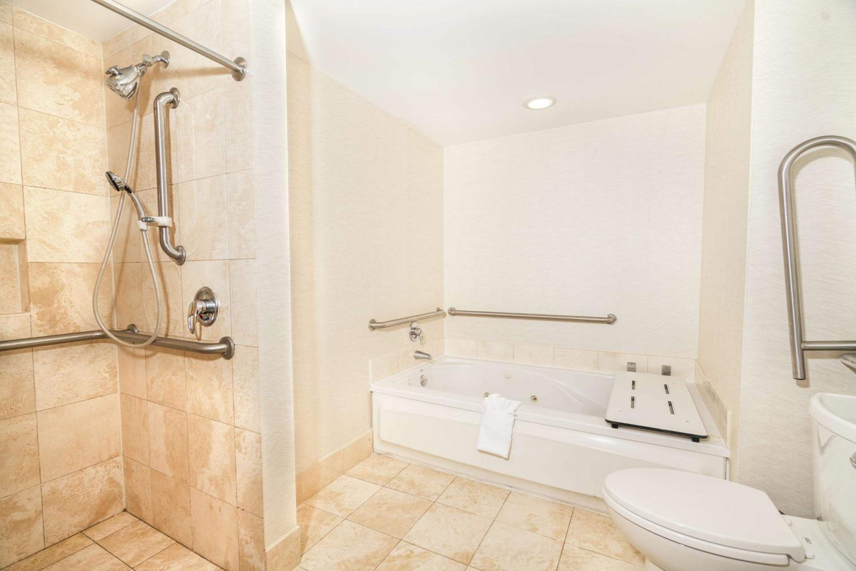 Miami Vacations - DoubleTree by Hilton Ocean Point Resort - North Miami Beach - Property Image 42