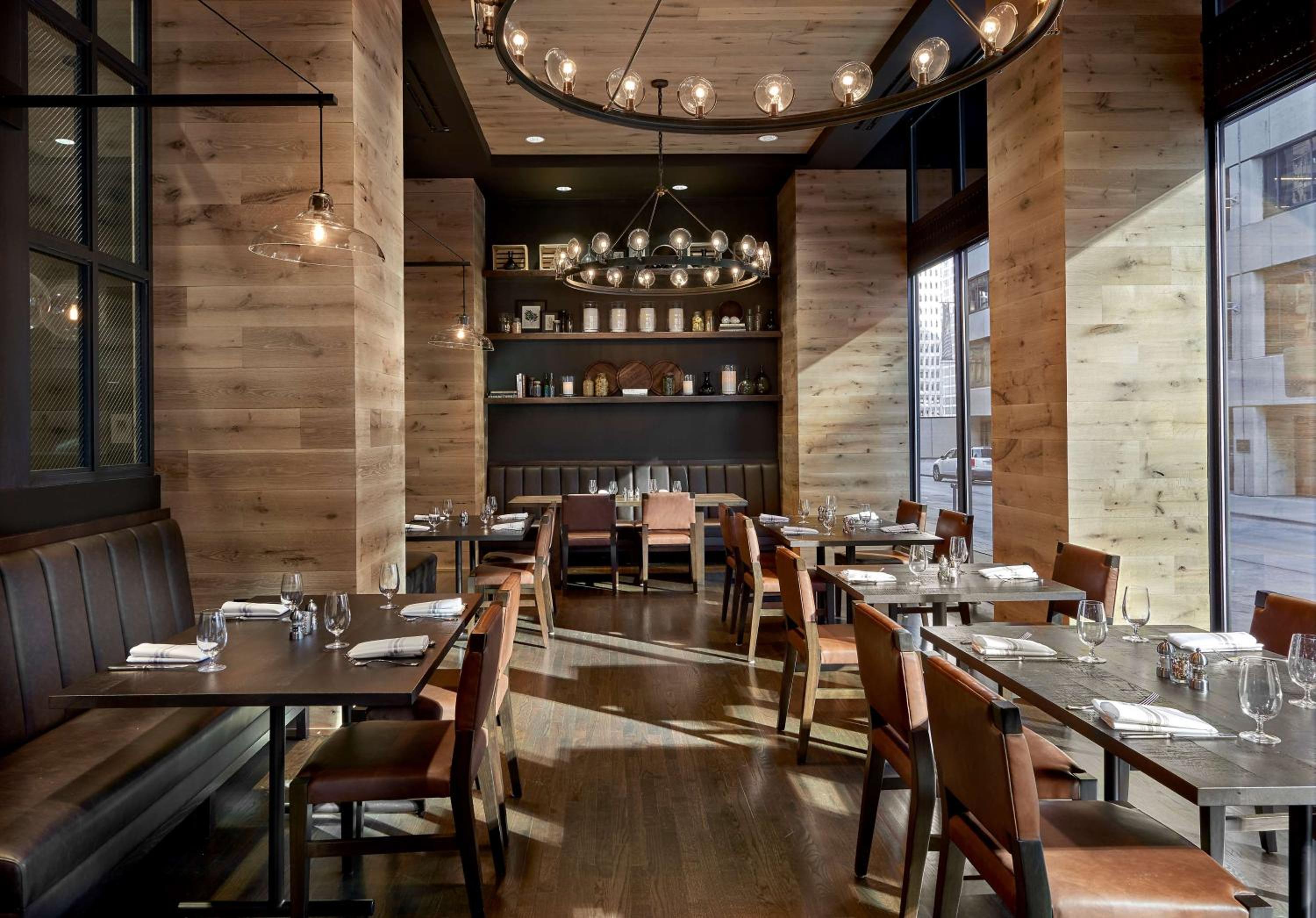 Kansas City Vacations - Hotel Phillips Kansas City, Curio Collection By Hilton - Property Image 17