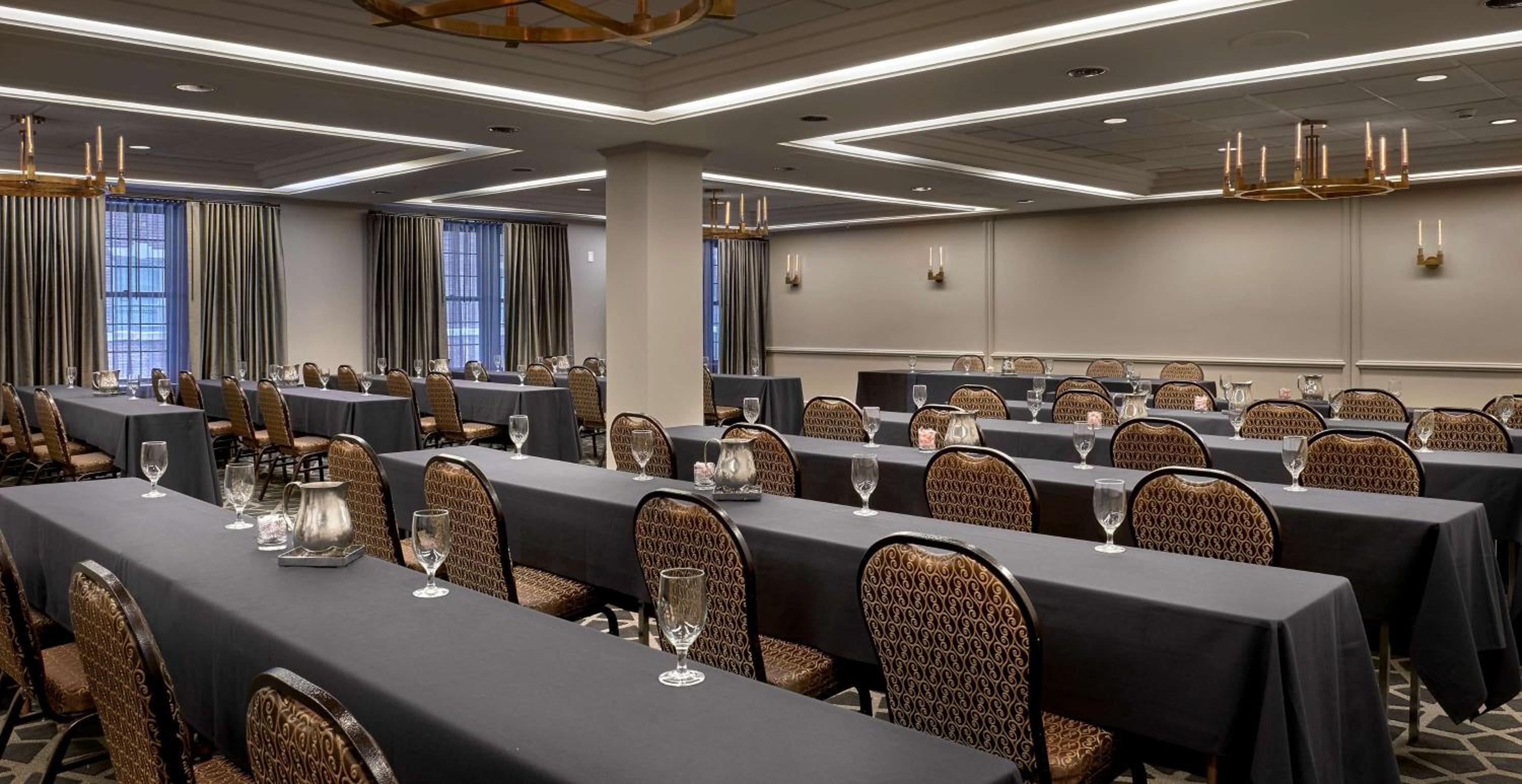 Kansas City Vacations - Hotel Phillips Kansas City, Curio Collection By Hilton - Property Image 25