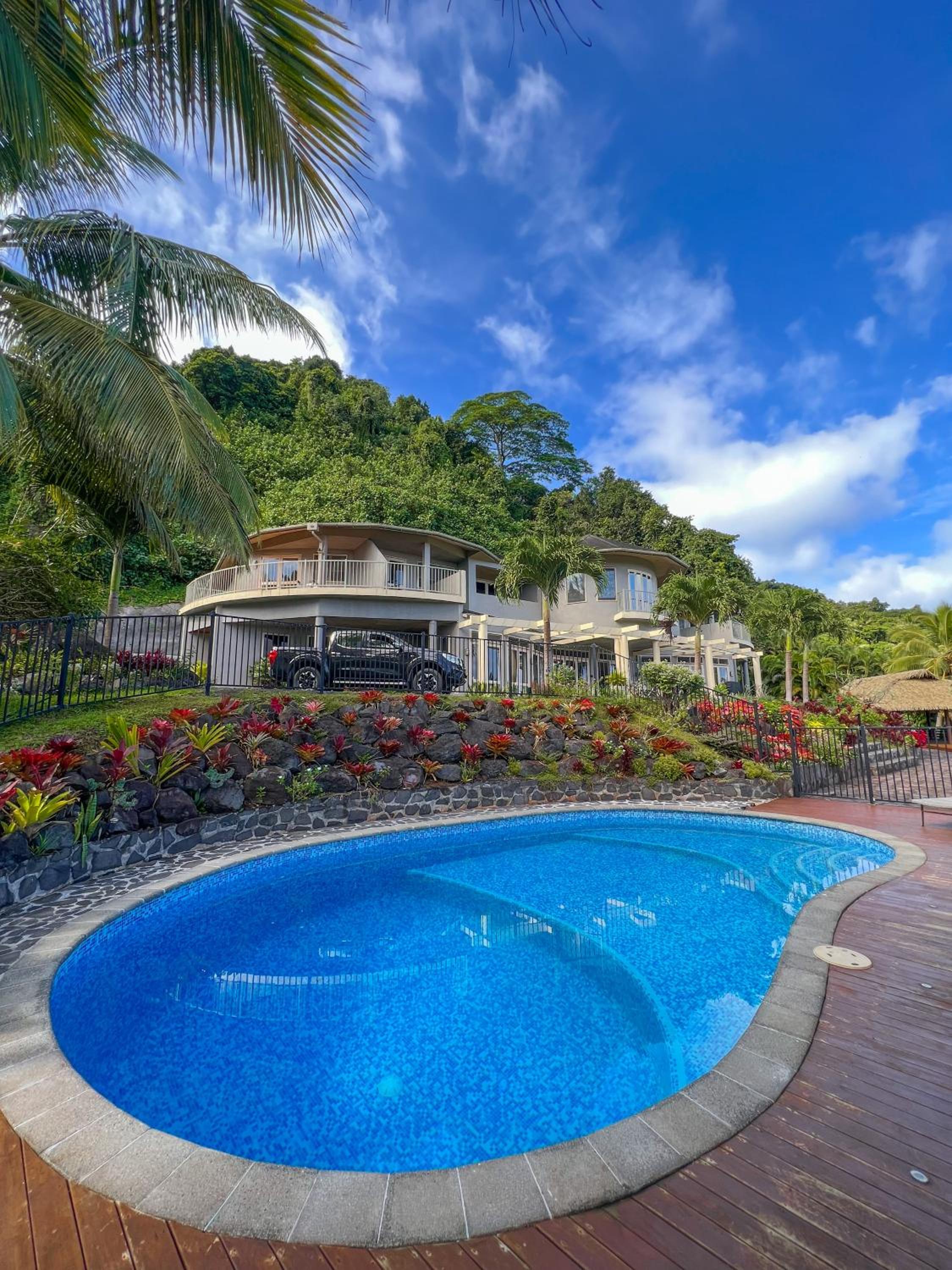 Iro Luxury Retreat
