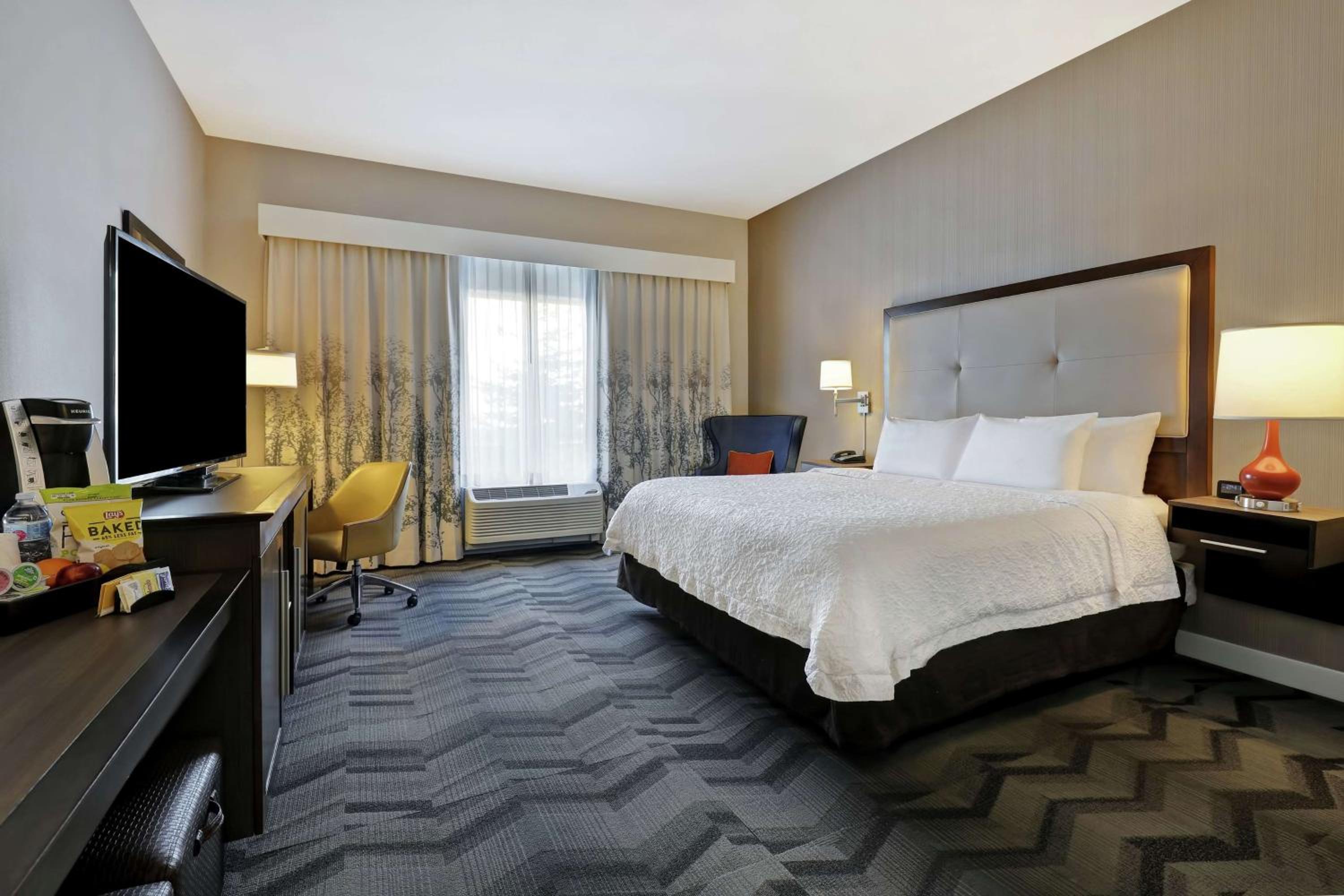 Turlock Vacations - Hampton Inn by Hilton Turlock - Property Image 2