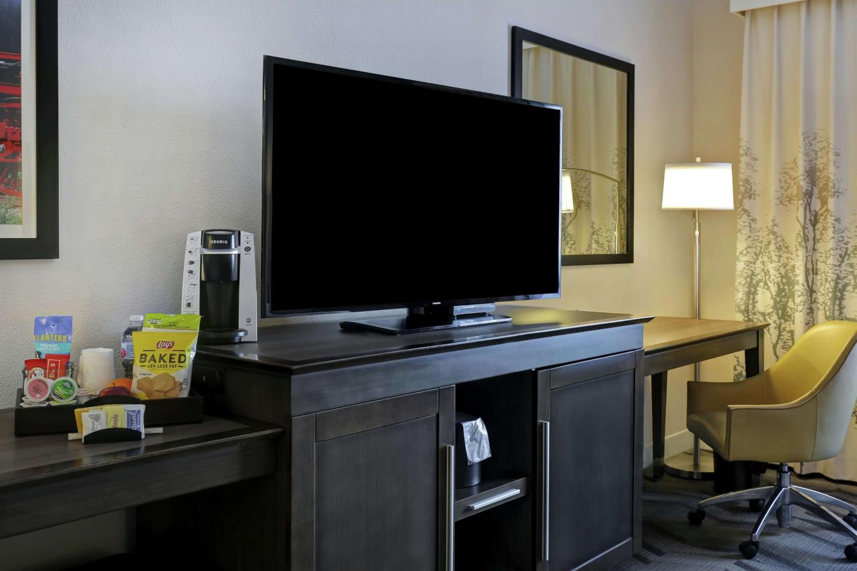 Turlock Vacations - Hampton Inn by Hilton Turlock - Property Image 3