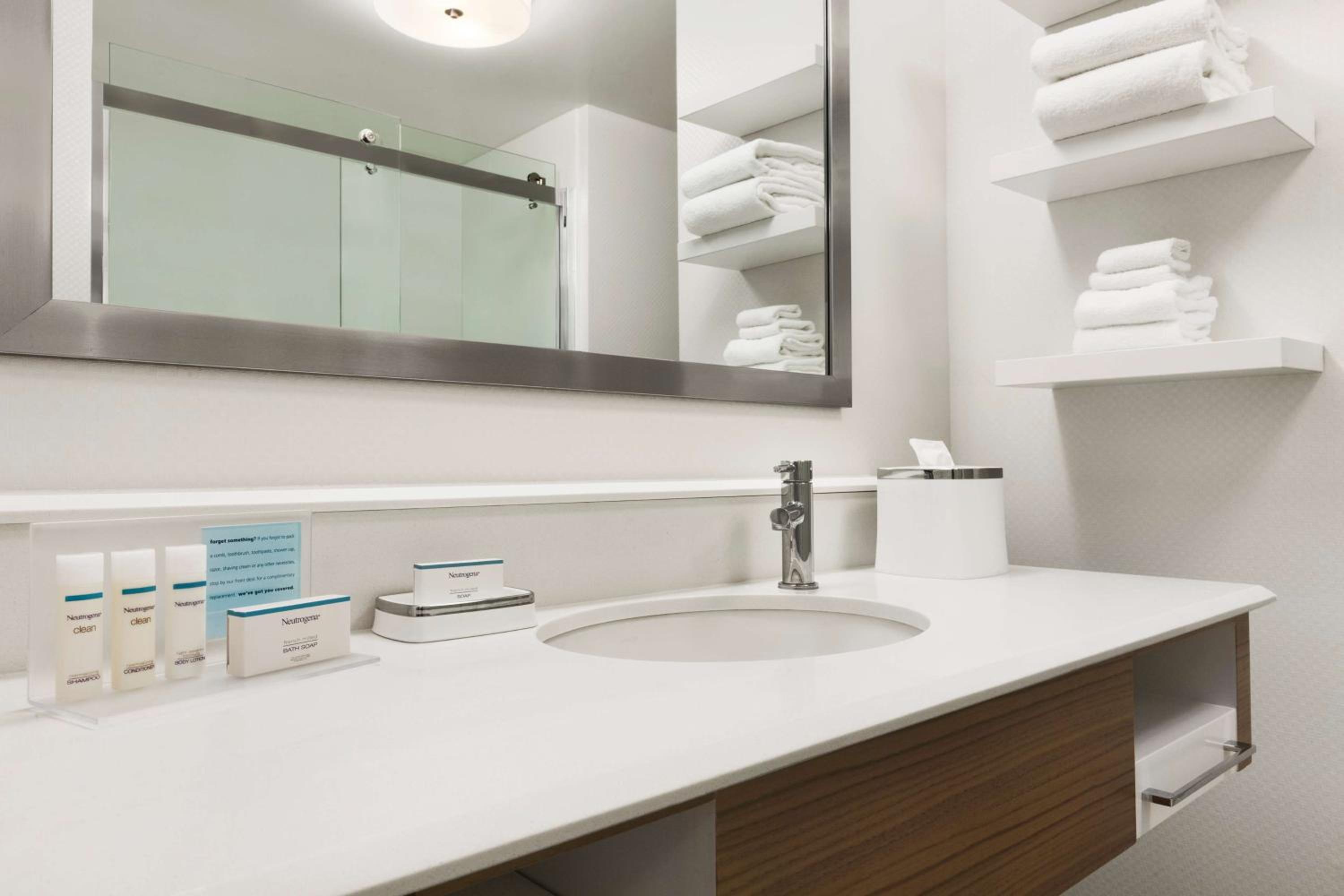 Turlock Vacations - Hampton Inn by Hilton Turlock - Property Image 5