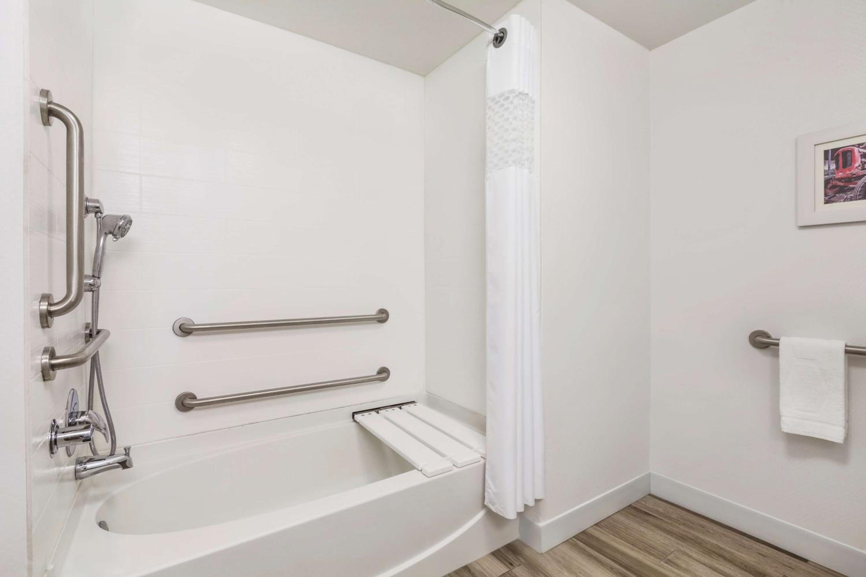 Turlock Vacations - Hampton Inn by Hilton Turlock - Property Image 9