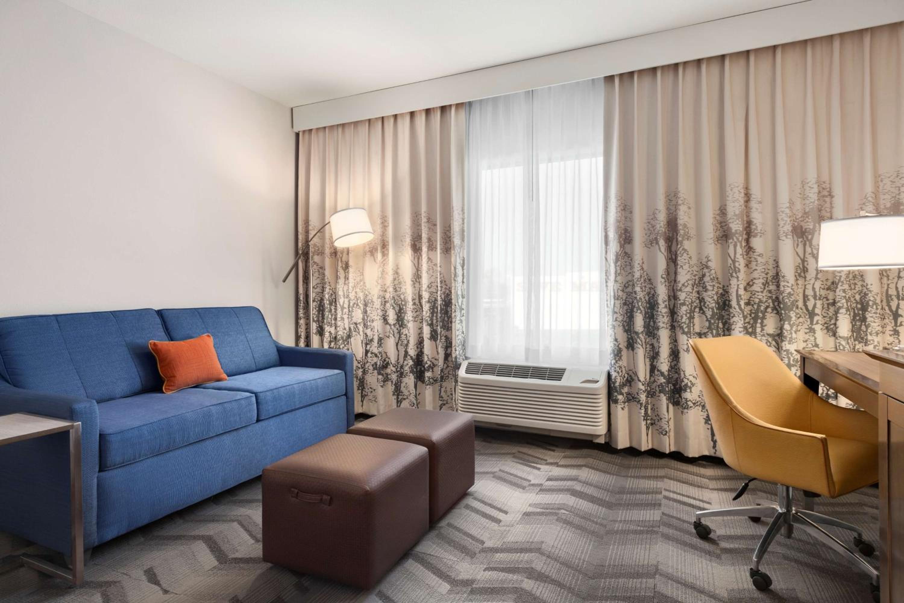Turlock Vacations - Hampton Inn by Hilton Turlock - Property Image 1