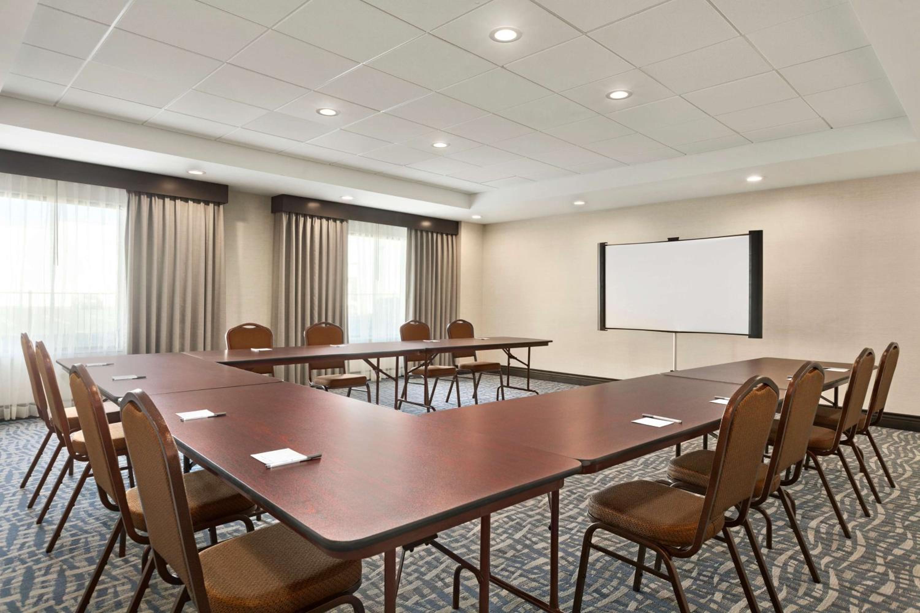Turlock Vacations - Hampton Inn by Hilton Turlock - Property Image 12